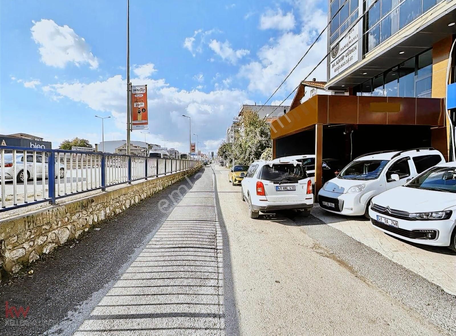 Kw Arven'den Kartepe İstanbul Yönü E5'te Satılık 260 M2 Dükkan