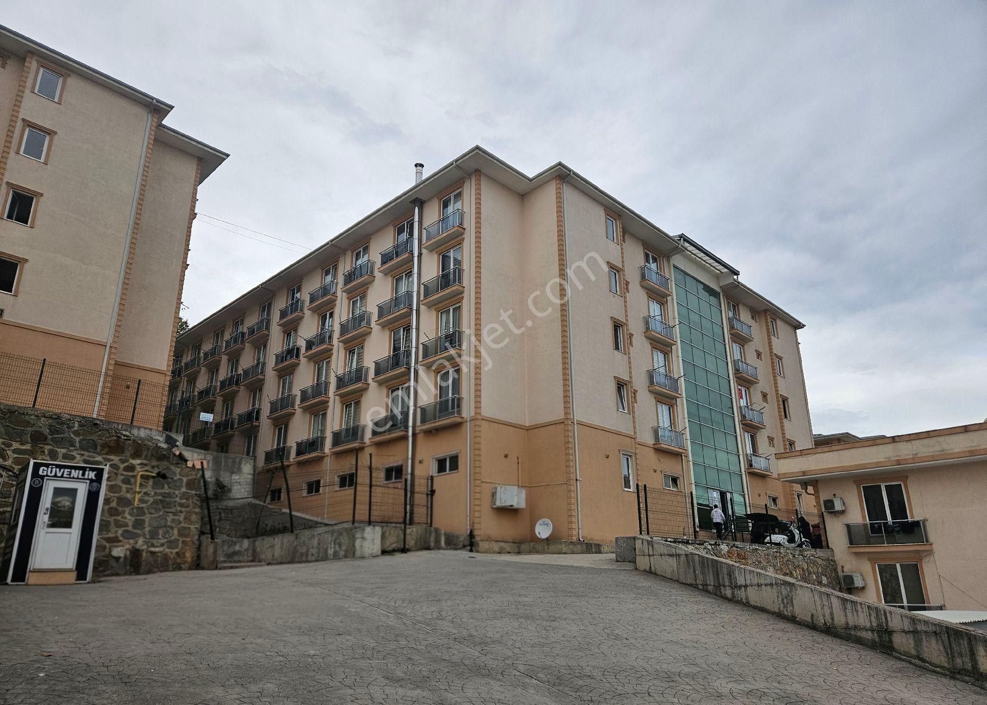 Remax Hür Kübra Kolaç'tan Site İçi Kiracılı Eşyalı Satılık 1+0 - Görsel 13