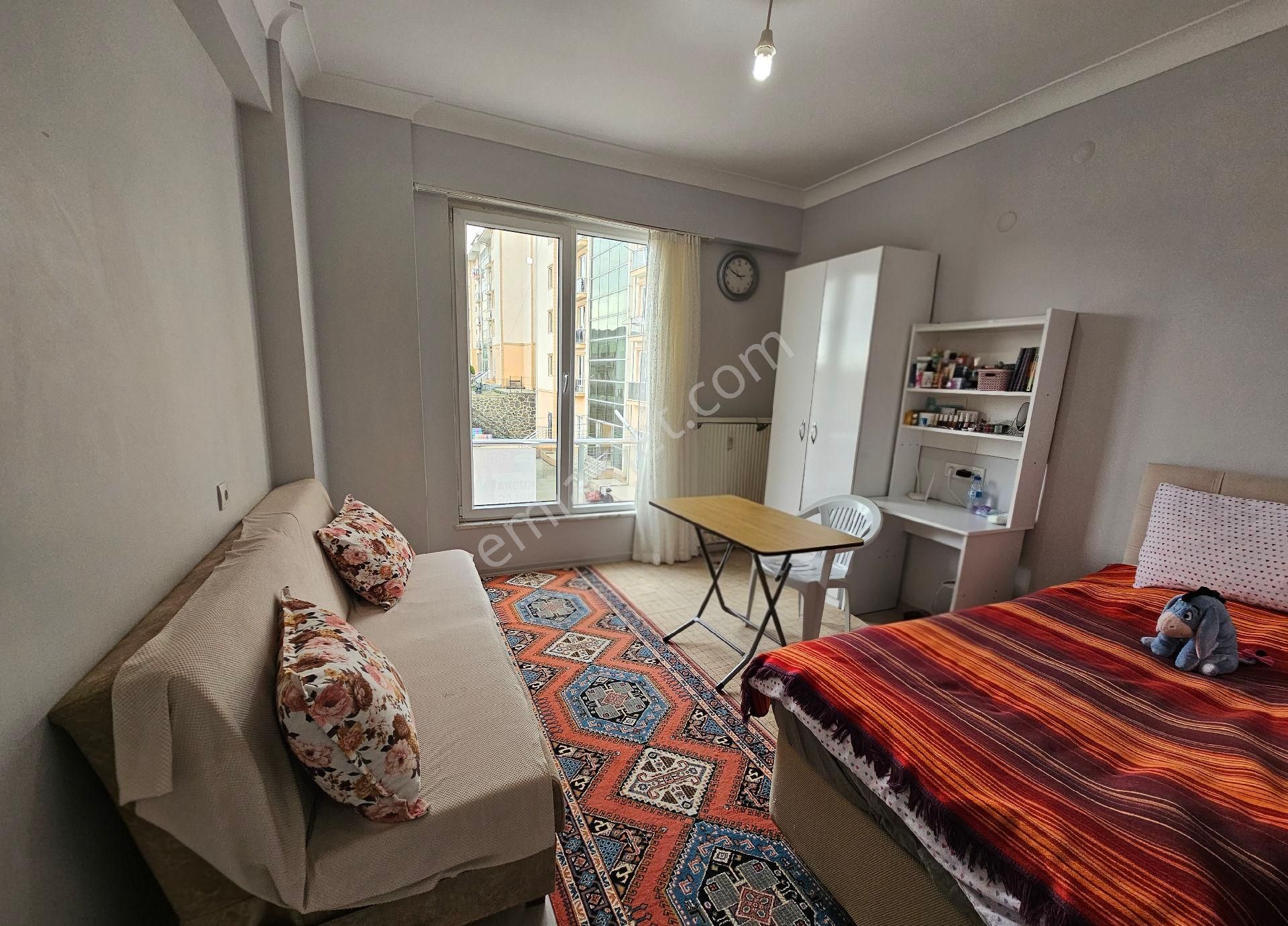 Remax Hür Kübra Kolaç'tan Site İçi Kiracılı Eşyalı Satılık 1+0 - Görsel 4