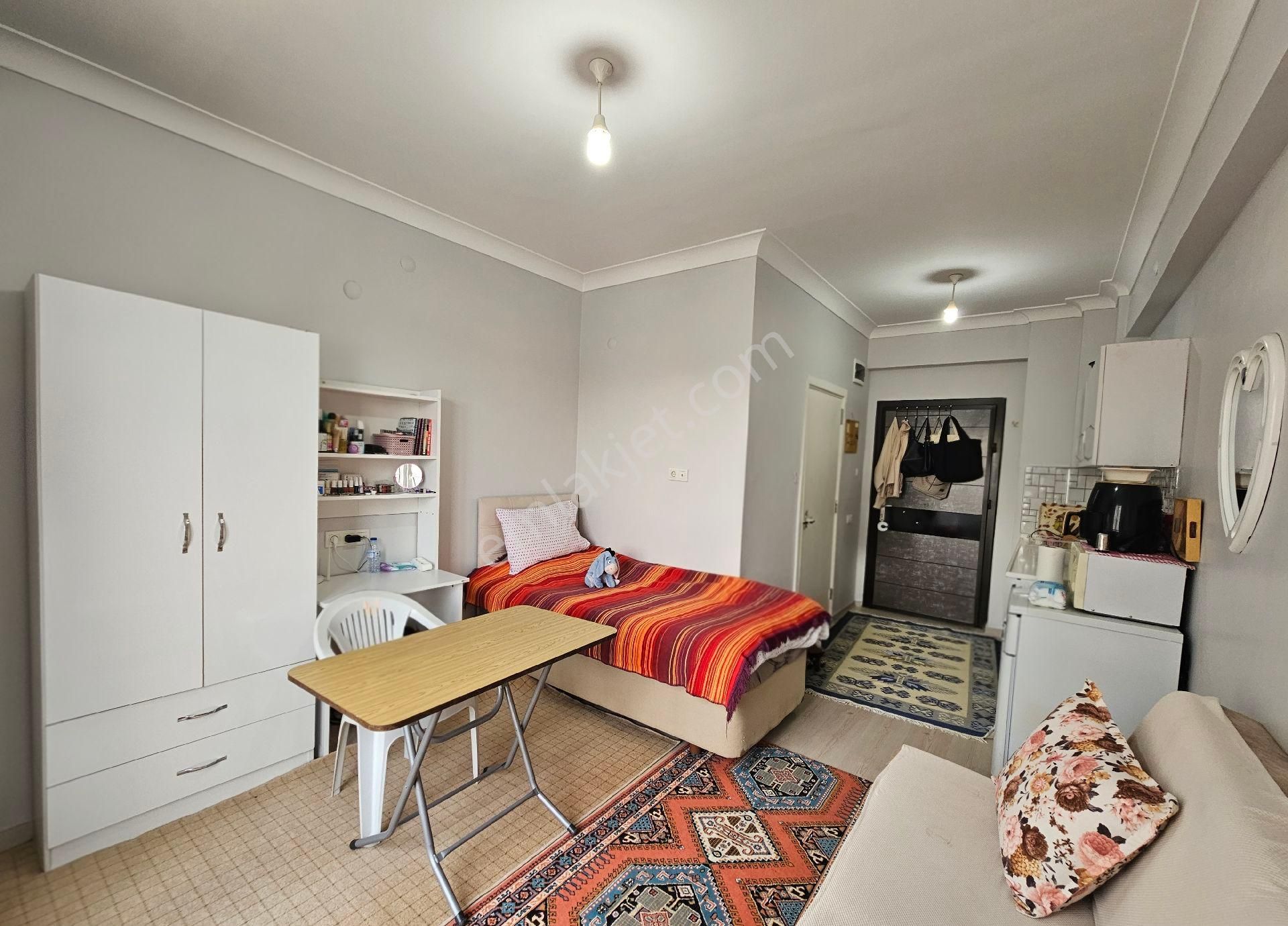 Remax Hür Kübra Kolaç'tan Site İçi Kiracılı Eşyalı Satılık 1+0 - Görsel 5