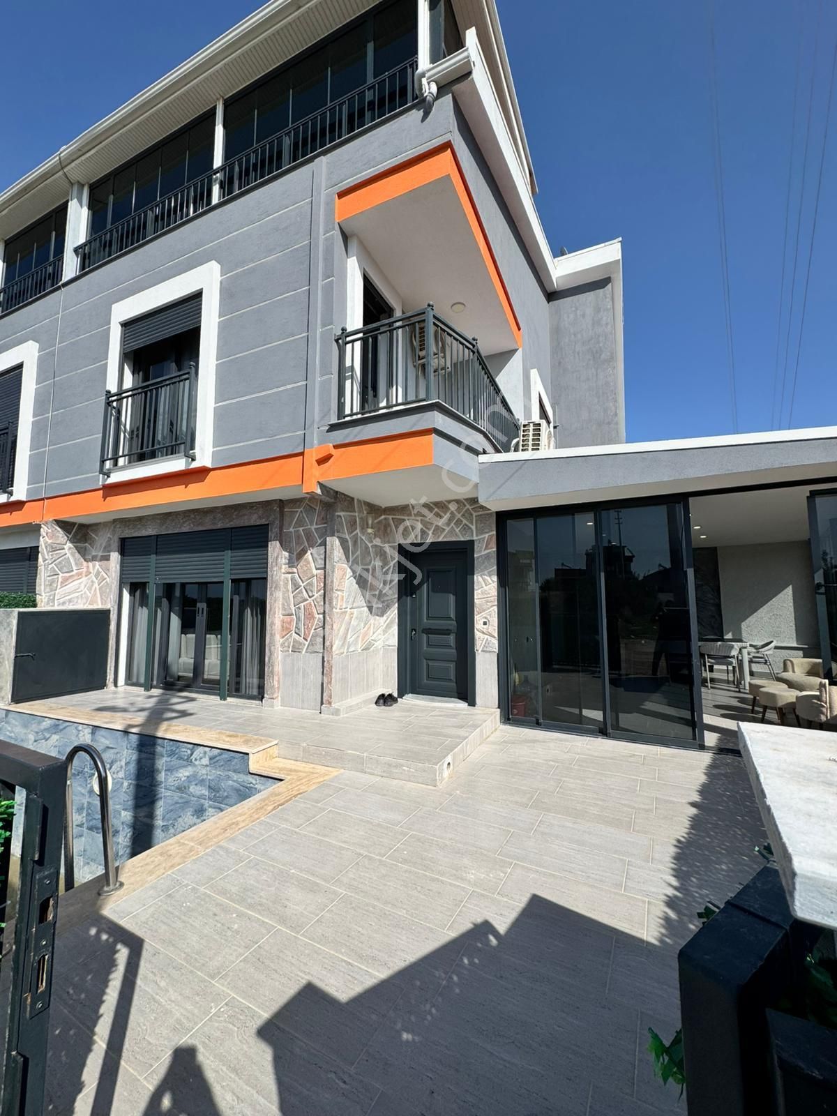 Didim Hisar Mah. 3+1 Ful Eşyalı Havuzlu Kış Bahçeli Kapalı Teraslı Köşe Başı Villamız Satışdadır