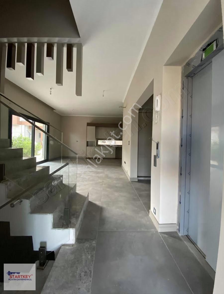 Karaali'de Havuzlu, Asansörlü, 9+1 Ultra Lüks Villa - Görsel 17