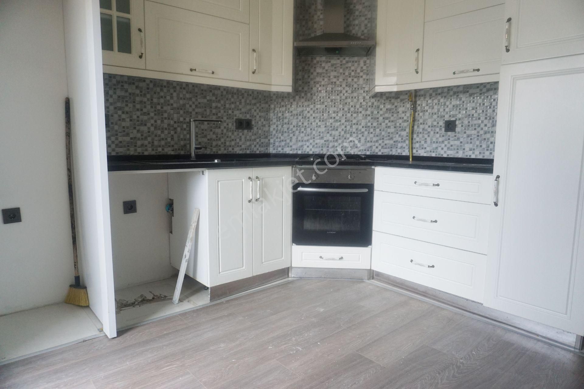 Ataşehirde Satılık Dublex Daire 3+1 Doğalgazlı+teras Balkonlu+asansörlü Çiğli Serkan Dan