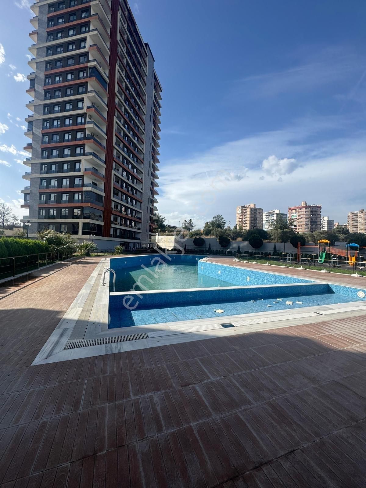 Torbalı İnönüde Site İçinde Havuz Cepheli Satılık Lüks 1+1 Daire - Görsel 2