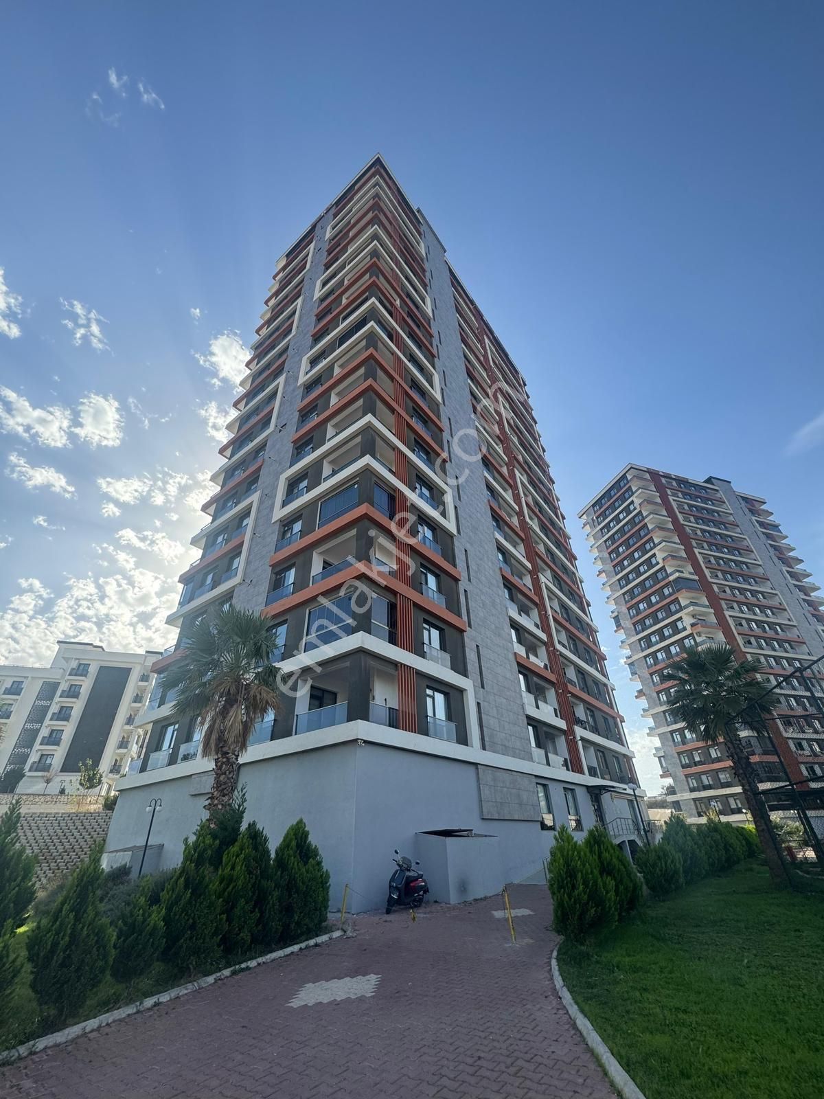 Torbalı İnönüde Site İçinde Havuz Cepheli Satılık Lüks 1+1 Daire