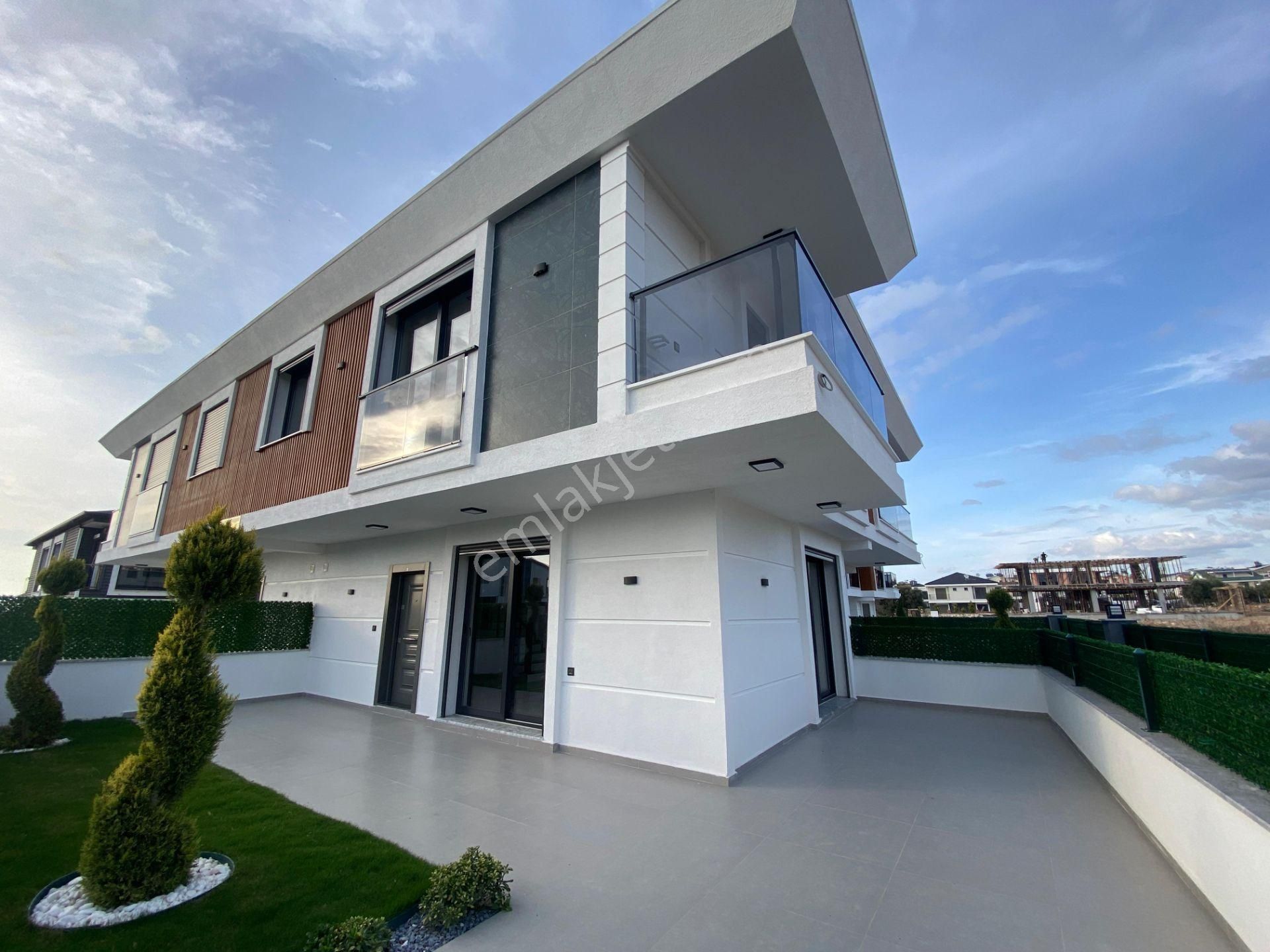 Didim Hisar Mahallesi'nde Bahçeli Ve Otoparklı 3+1 Sıfır Villa - Görsel 23