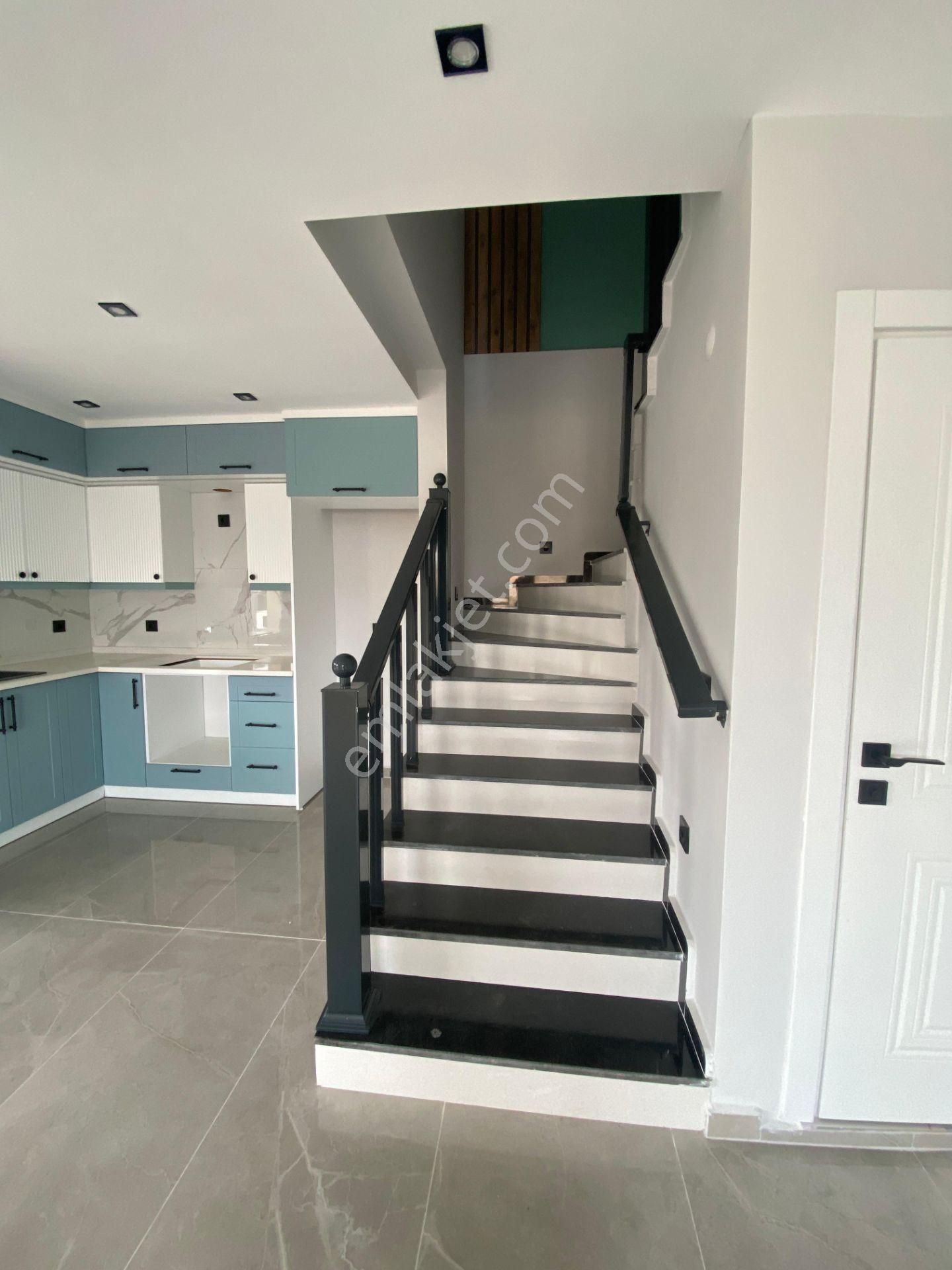 Didim Hisar Mahallesi'nde Bahçeli Ve Otoparklı 3+1 Sıfır Villa - Görsel 9