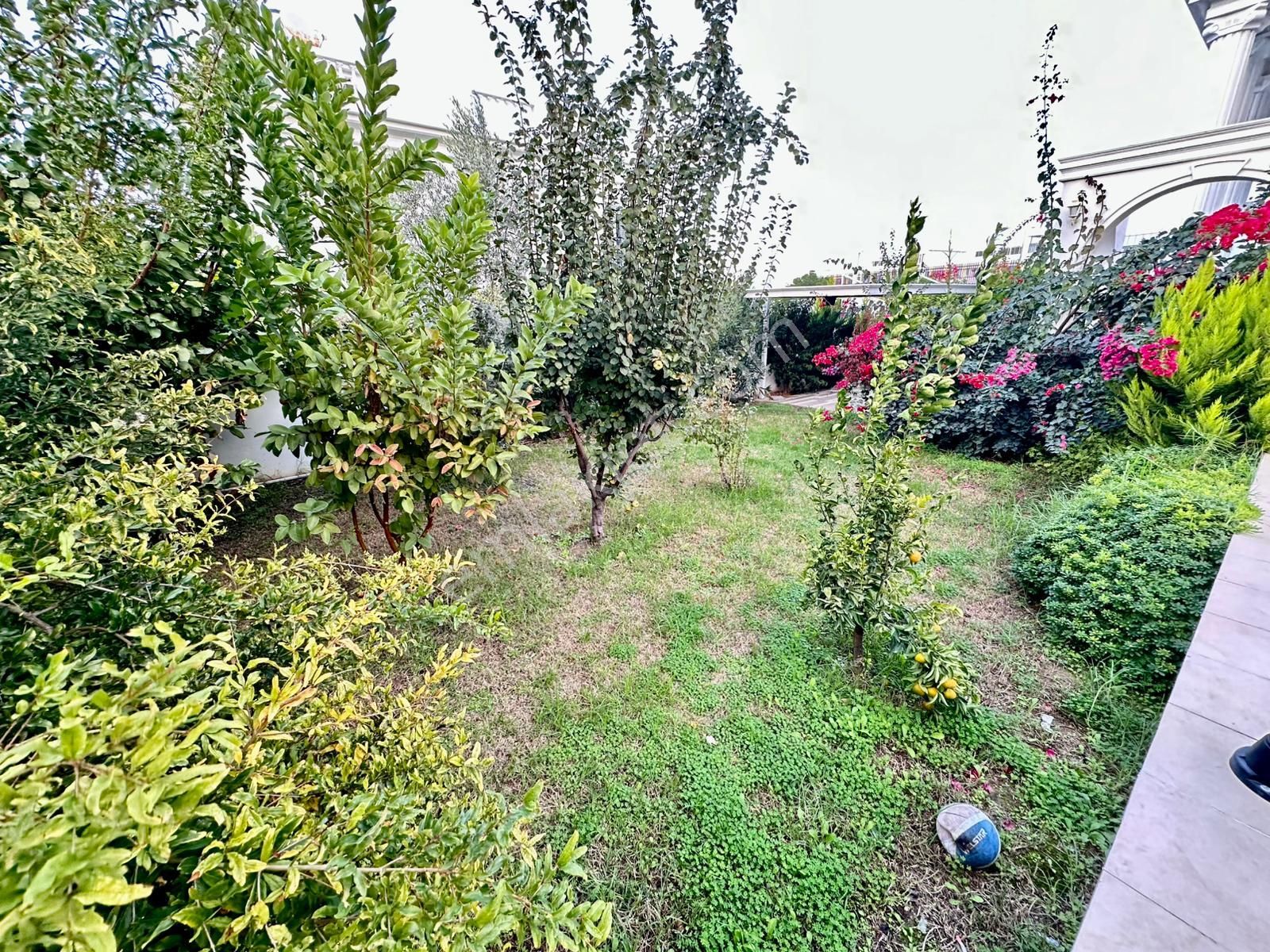 Girne Edremit'te Dağ Ve Deniz Manzaralı, Yatırım Ve Yaşama Uygun Satılık 5+1 Lüks Villa !! - Görsel 31