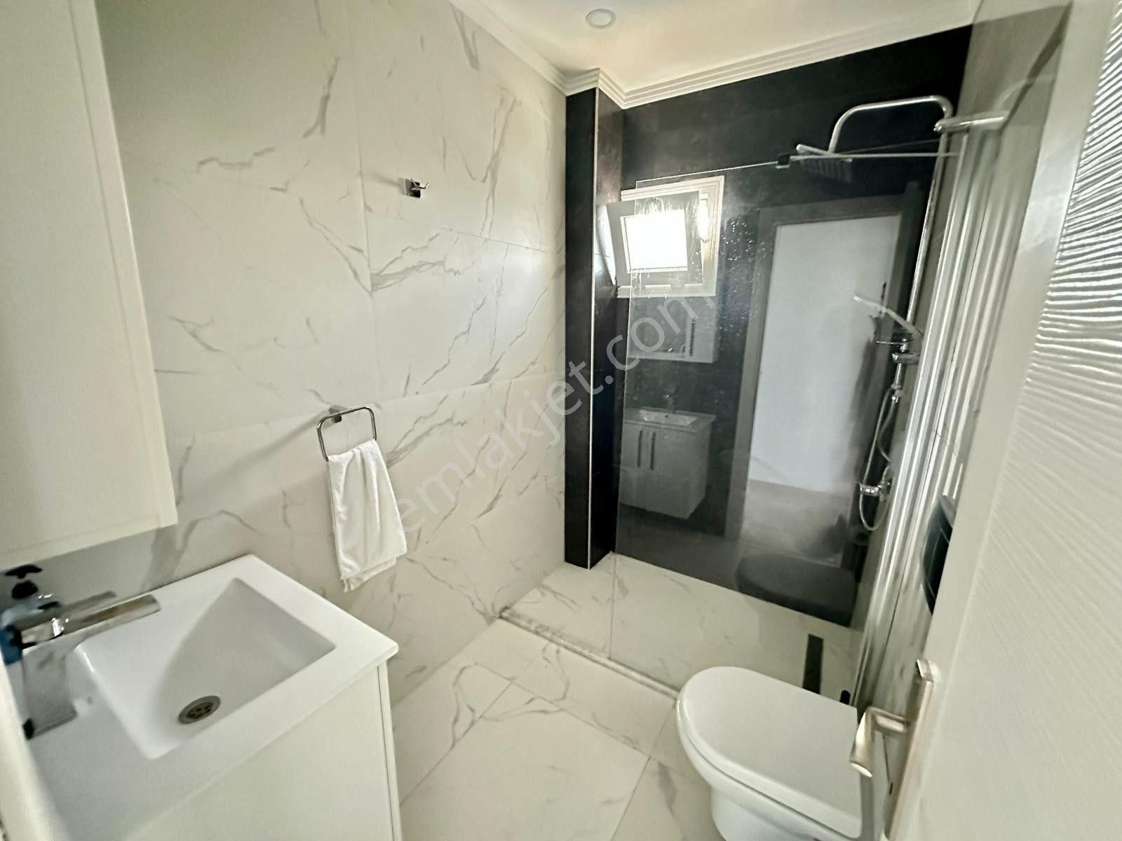 Girne Edremit'te Dağ Ve Deniz Manzaralı, Yatırım Ve Yaşama Uygun Satılık 5+1 Lüks Villa !! - Görsel 23