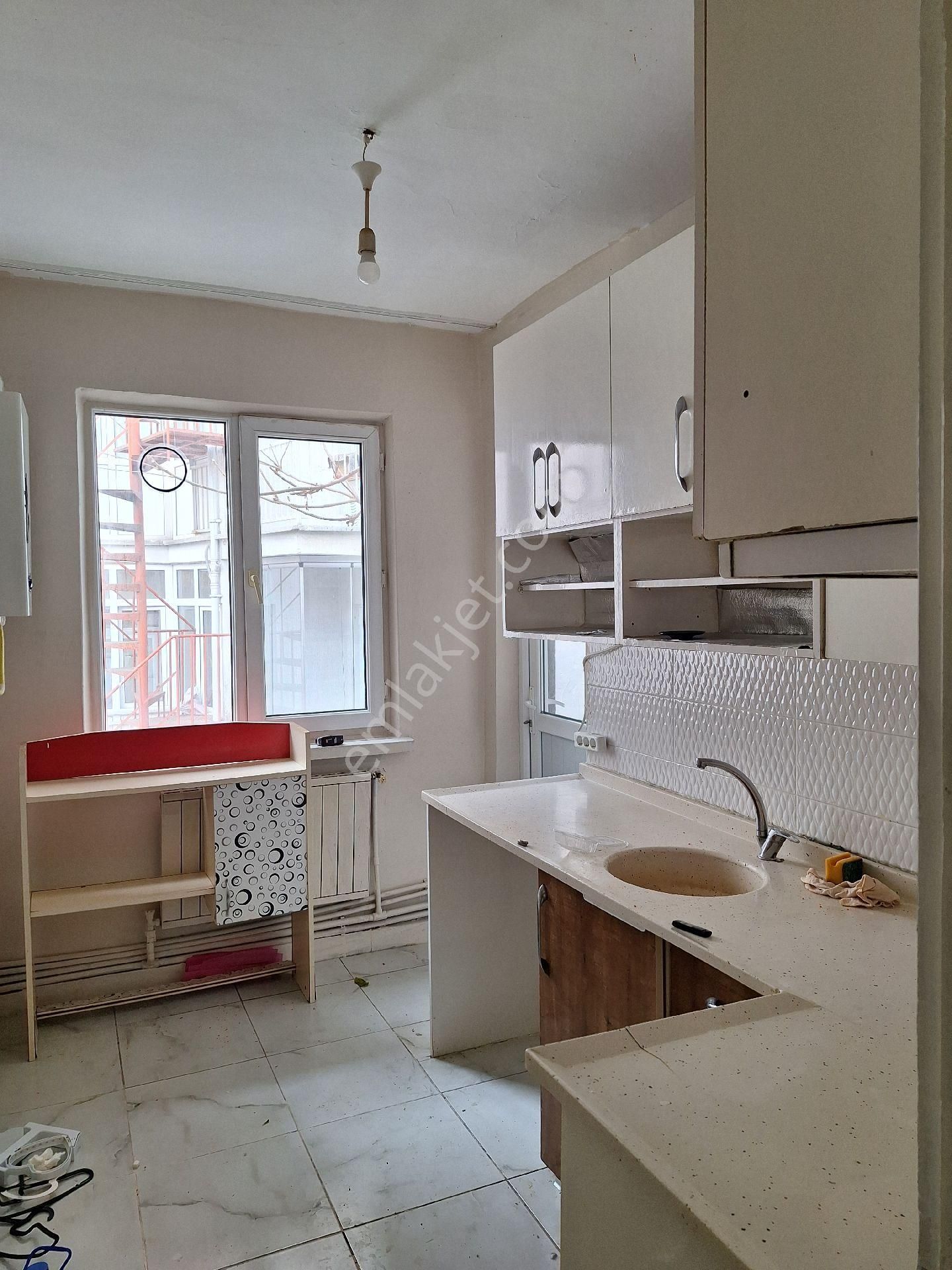 Hacı Alibey Mh.tuzcular Sokak Sakarya 1 Cd Yakını 2+1 Kombili Kiralık Daire