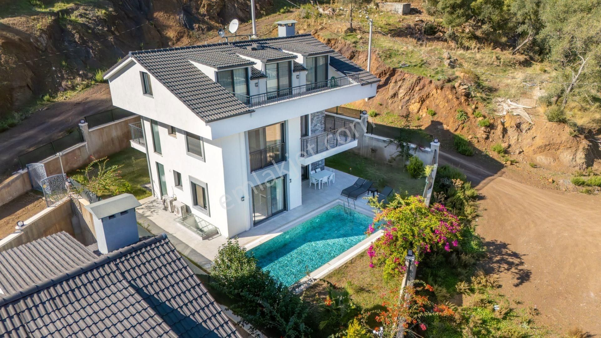 Cb Marina'dan 6+1 Fourleks Villa