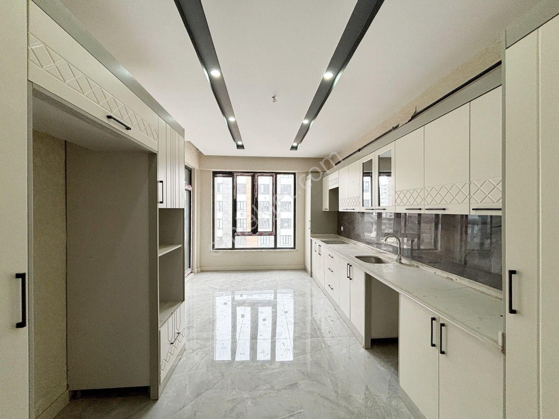 Fıstıklık'ta Az Katlı Geniş Mutfak Ve Cam Balkonlu Sıfır 3+1 - Görsel 3