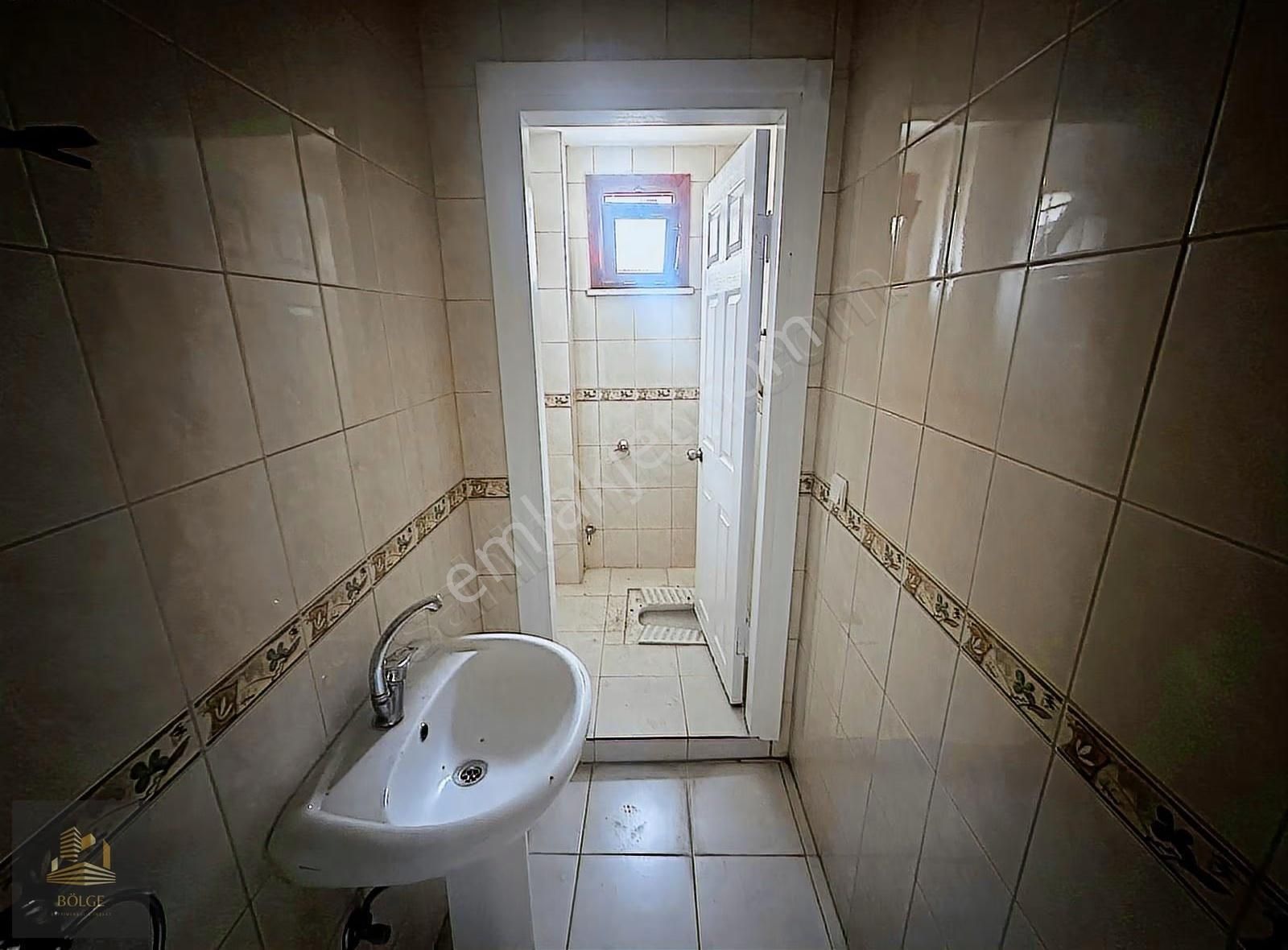 Bölge Emlak'tan Alt Kaynarcada Cadde Üzerinde Kiralık 120 M2 2+1