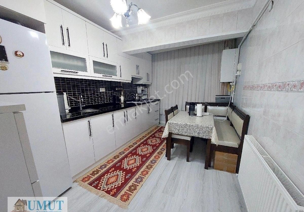Gaziosmanpaşa Küçükköy Yeni Mah Satılık Daire 3.kat 2+1 100 M2