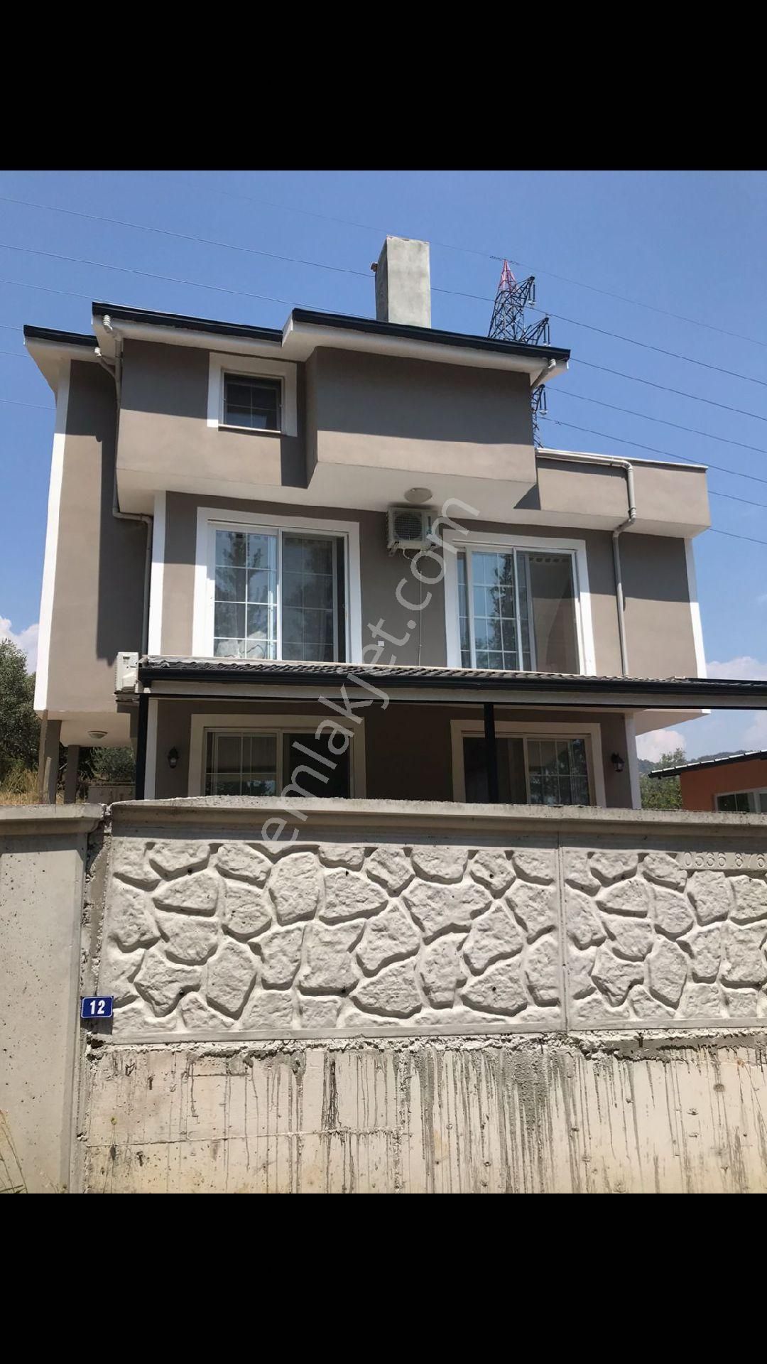 Kargida,400m2 Arsa İçerisinde Satilik4+1 Villa Ve2+1 Müştemilat