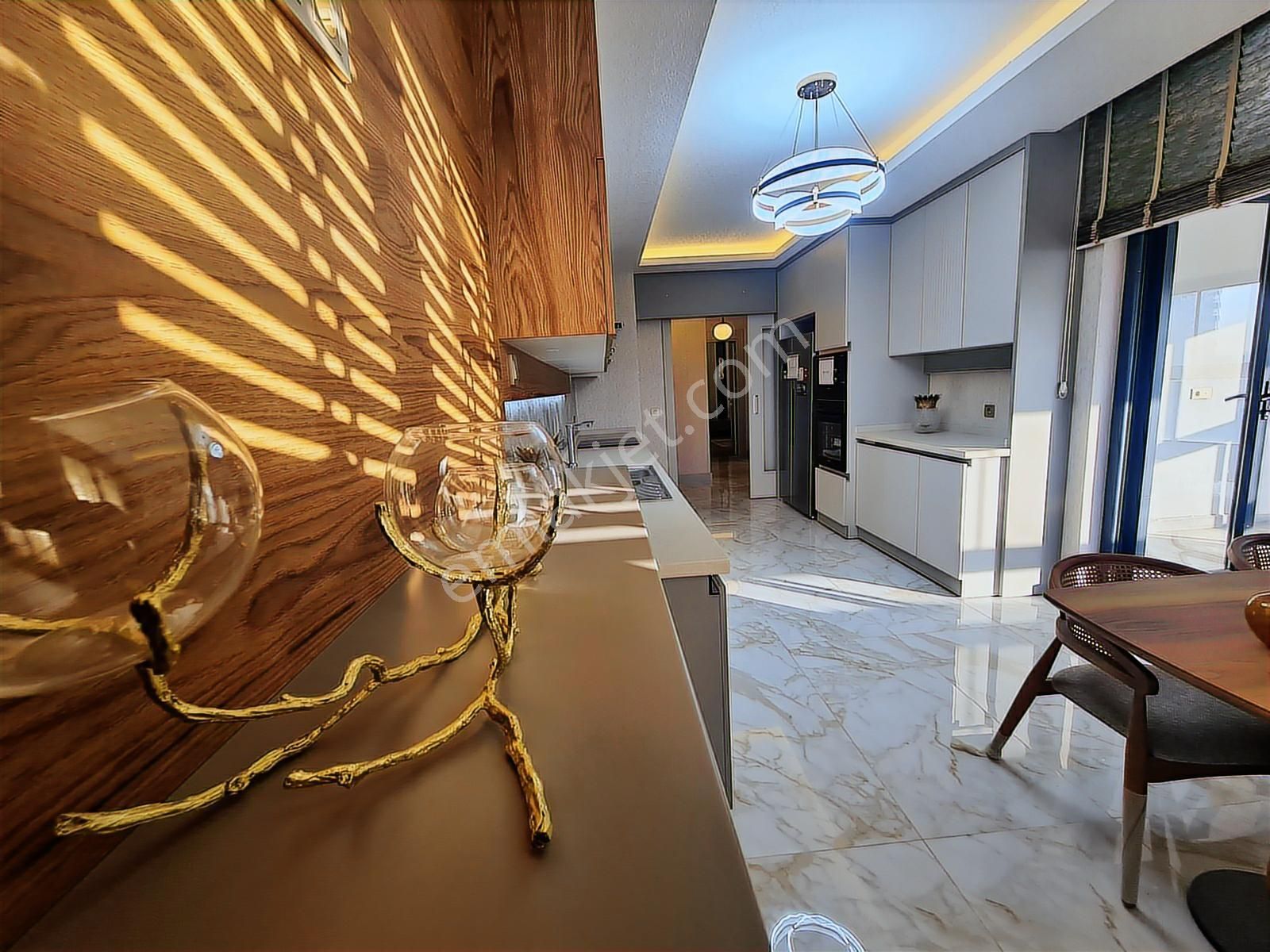 Harika Lokasyon'da Cadde Ve Park Cepheli Susuz'un Gözbebeği 4+1 - Görsel 21