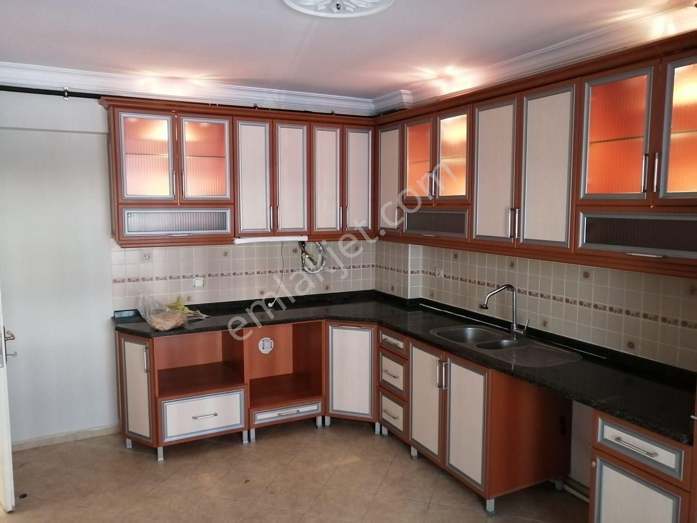 İzmir Bayar Gayrimenkul'den Yenigün Mahallesi'nde Satılık 3+1 Geniş Ferah Daire - Görsel 2