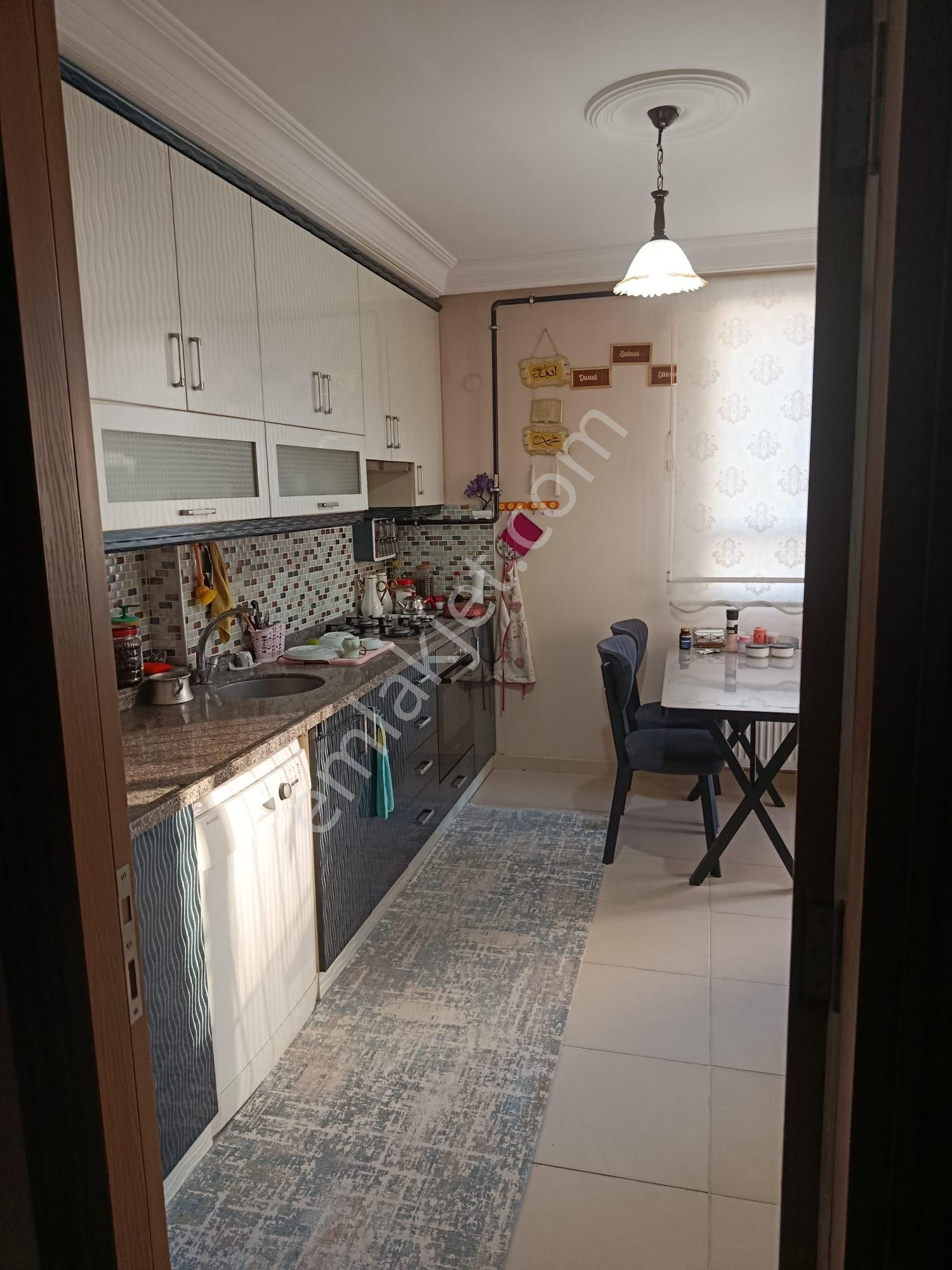 İz'den 2000 Evler'de 14 Yaşında 3+1 Satılık Daire - Görsel 2