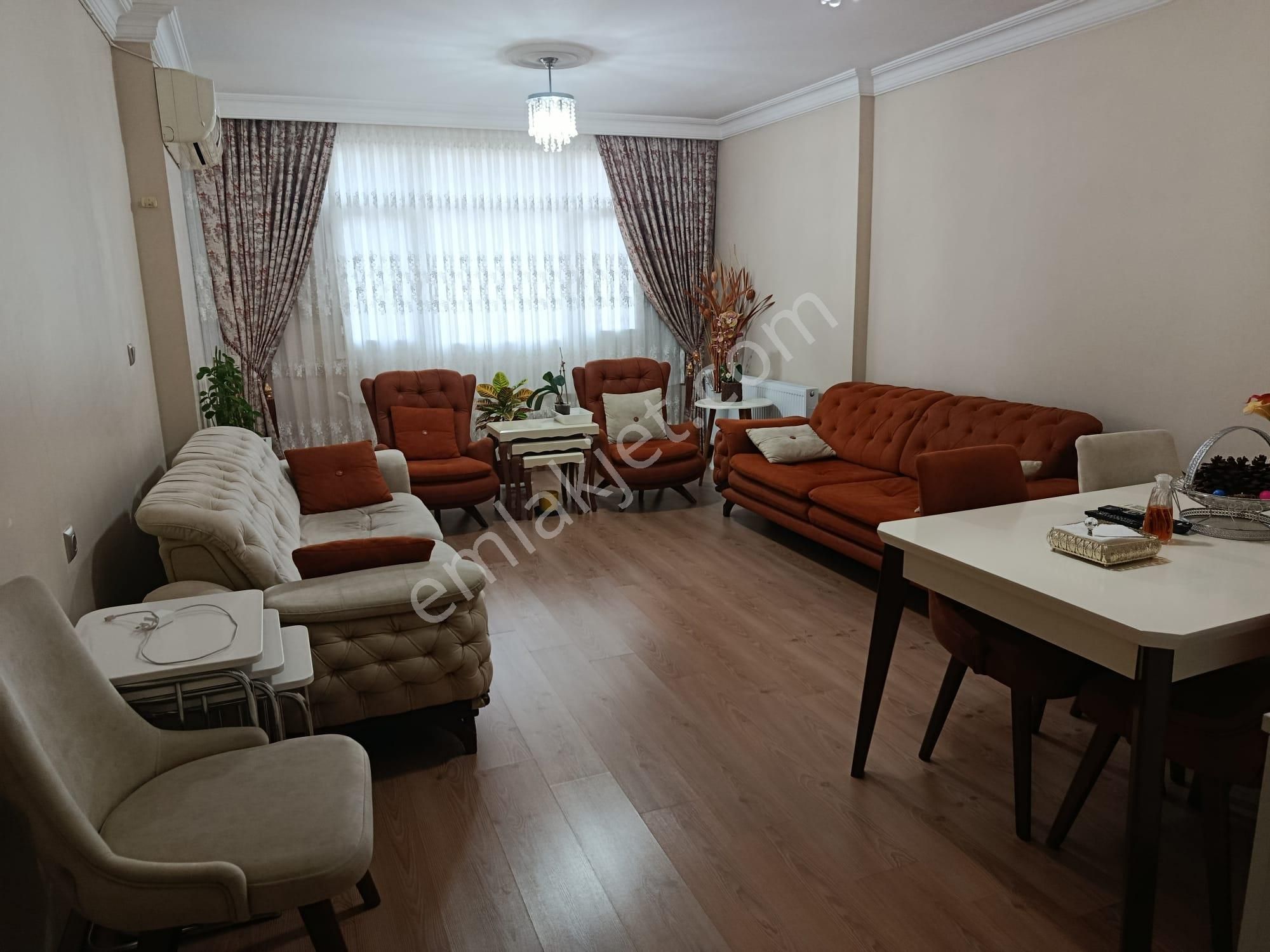 İz'den 2000 Evler'de 14 Yaşında 3+1 Satılık Daire - Görsel 3