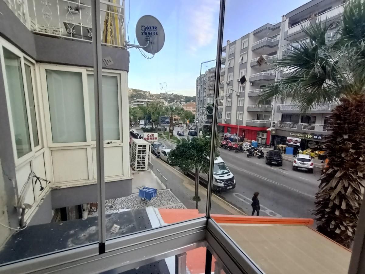 Balçovada Çağdaş Tasarımlı Asansörlü Satılık 3+1 Daire - Görsel 2