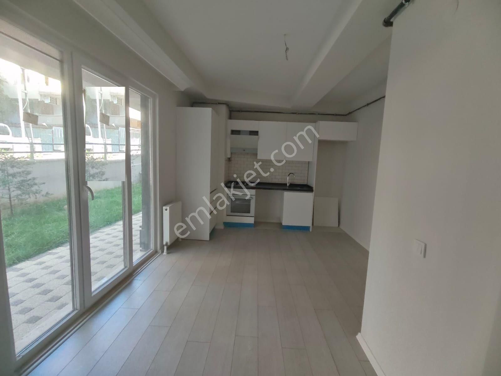 Emlak Dünyasından Maltepe Altıntepede 1+1 Bahçe Kullanımlı