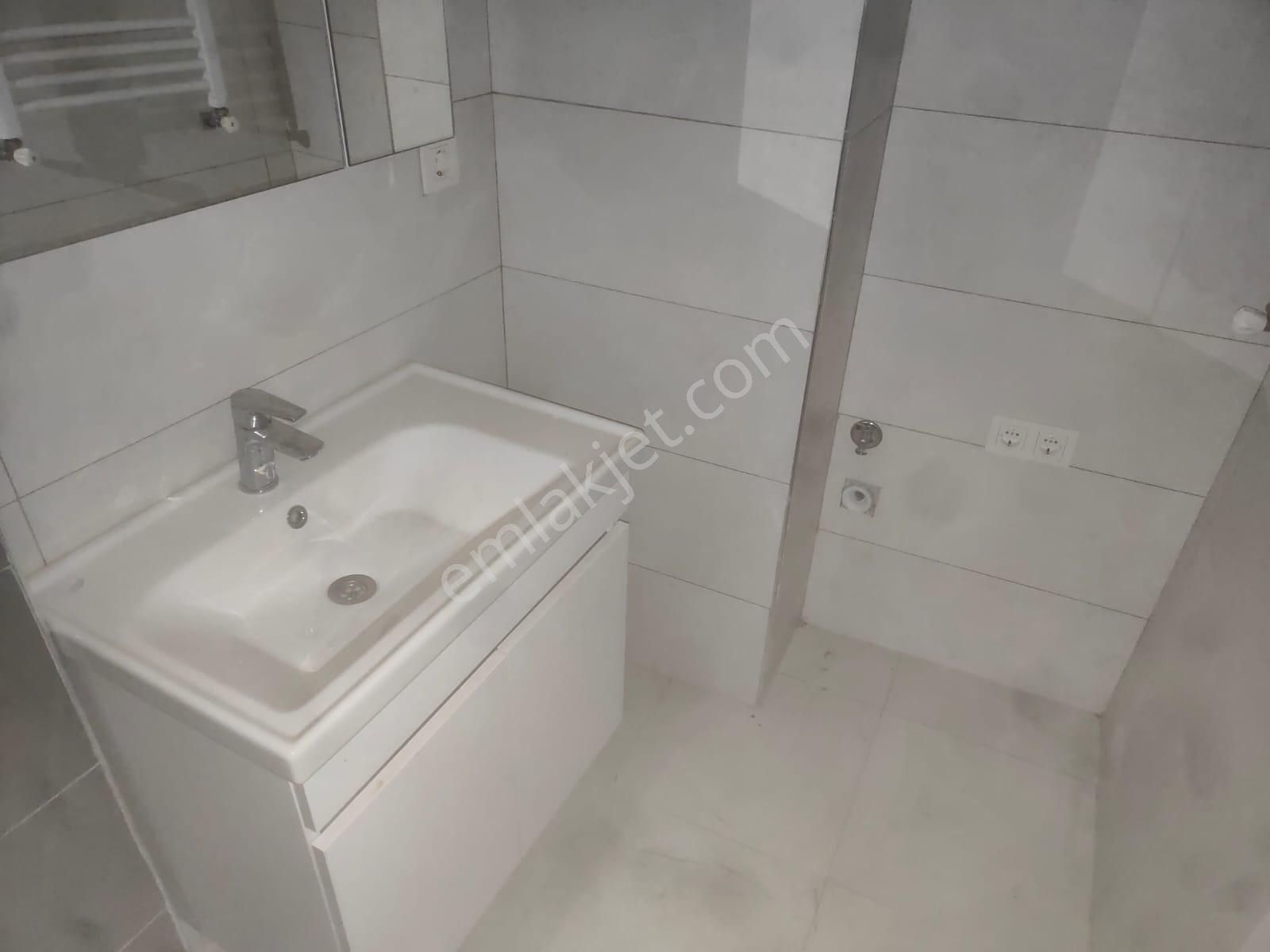 Emlak Dünyasından Maltepe Altıntepede 1+1 Bahçe Kullanımlı - Görsel 12