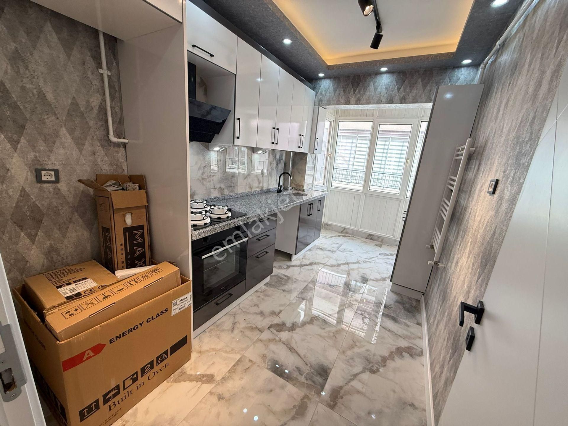 Vatan'dan Merkezi Lokasyon Katta Lüx Yapılı Manzaralı Ferah Şık 3+1 Acil - Görsel 3