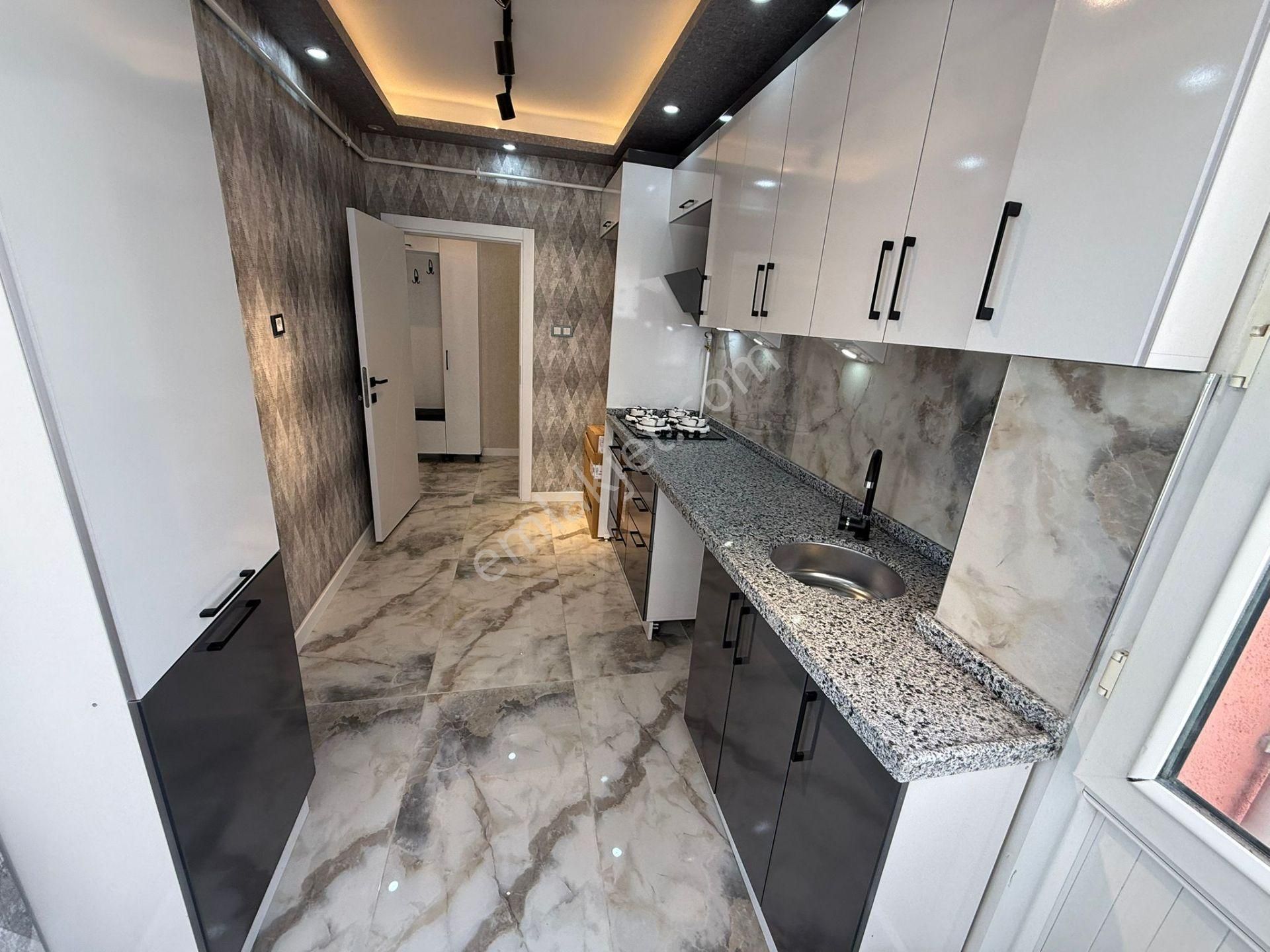 Vatan'dan Merkezi Lokasyon Katta Lüx Yapılı Manzaralı Ferah Şık 3+1 Acil - Görsel 6