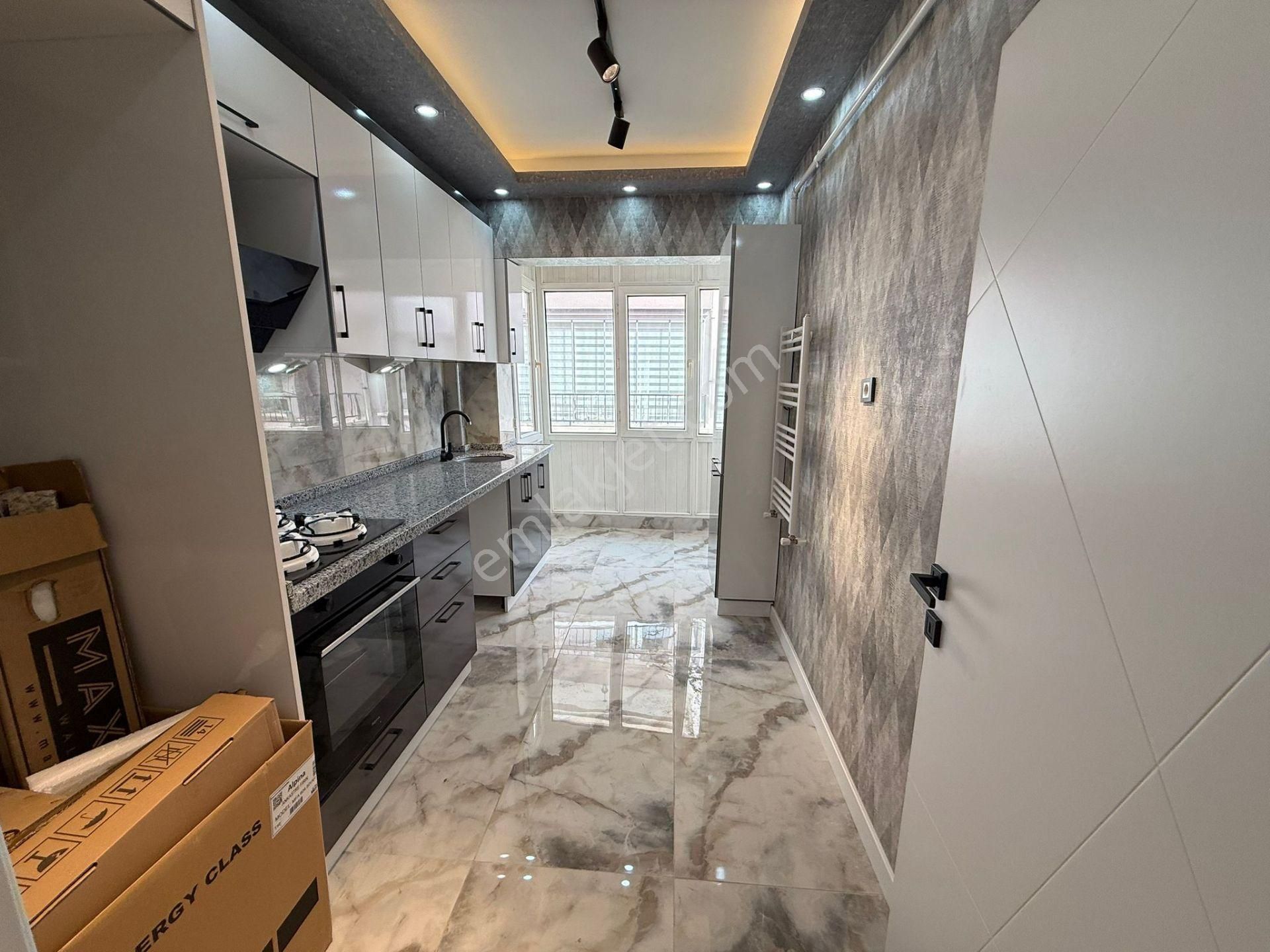 Vatan'dan Merkezi Lokasyon Katta Lüx Yapılı Manzaralı Ferah Şık 3+1 Acil - Görsel 4