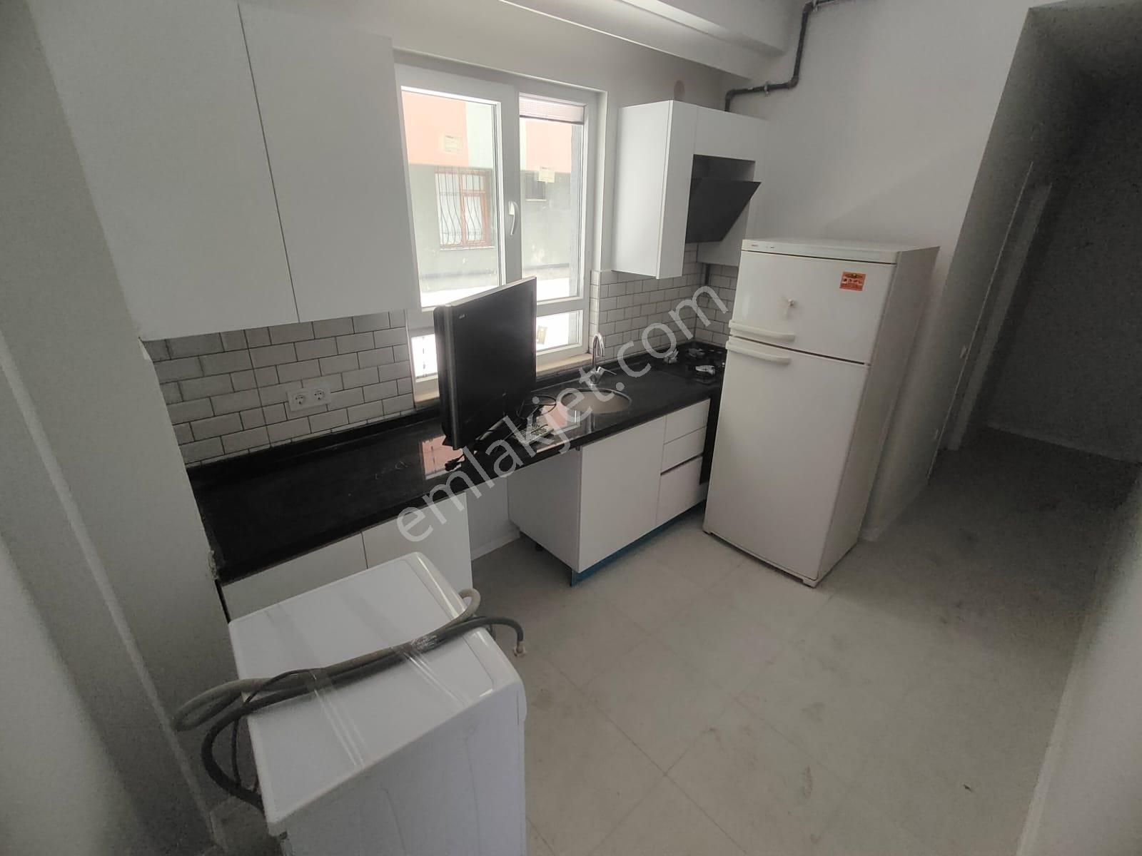 Emlak Dünyasından Maltepe Altıntepede 1+1 Bahçe Kullanımlı