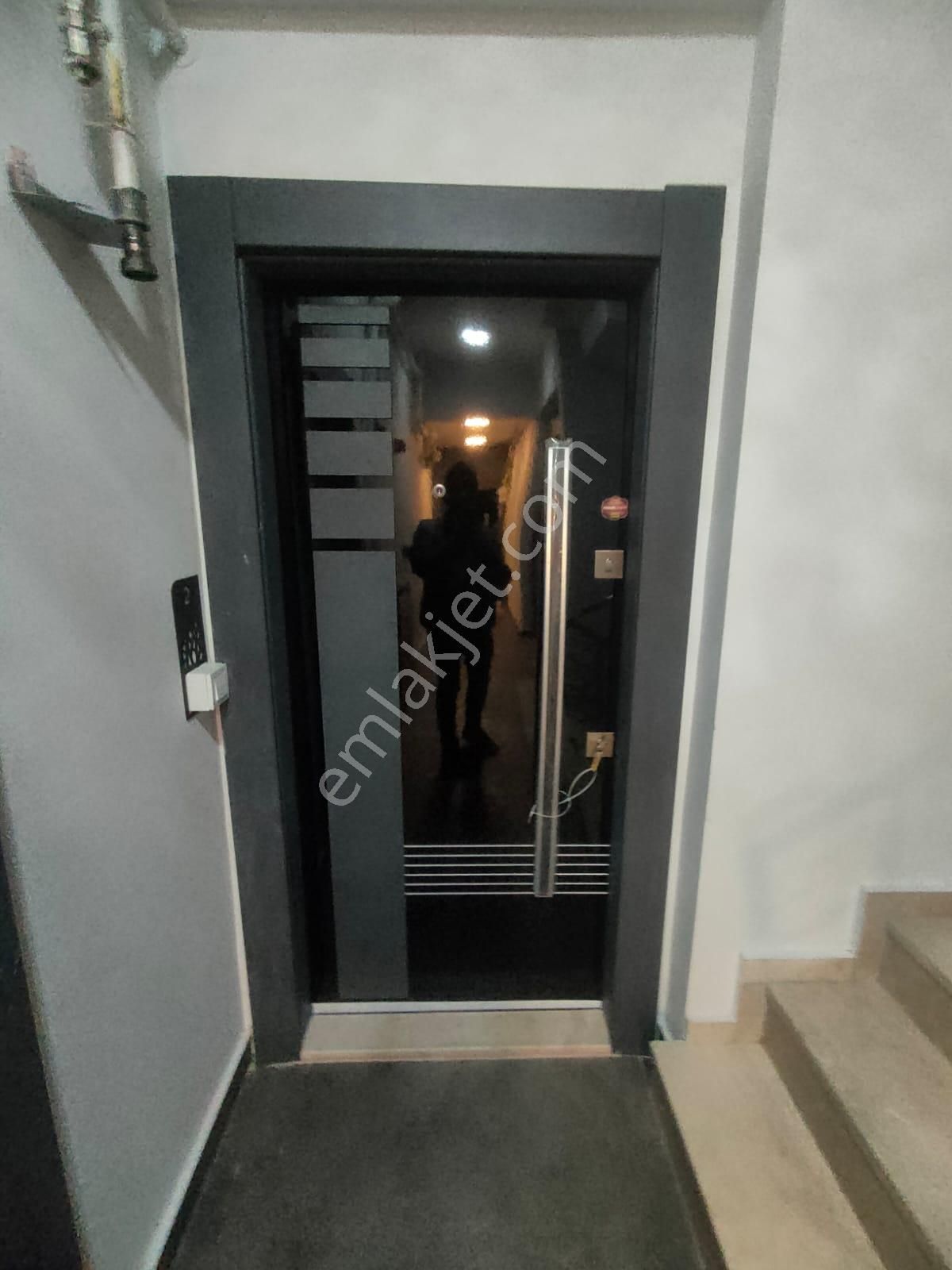 Emlak Dünyasından Maltepe Altıntepede 1+1 Bahçe Kullanımlı - Görsel 13