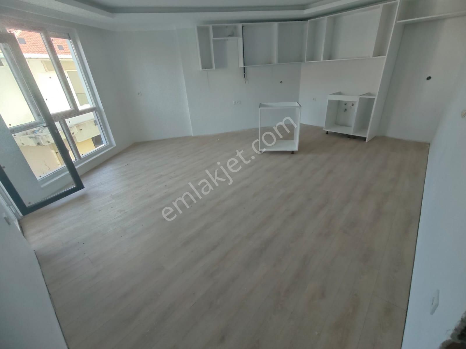 Emlak Dünyasından Altıntepede Ara Kat 2+1