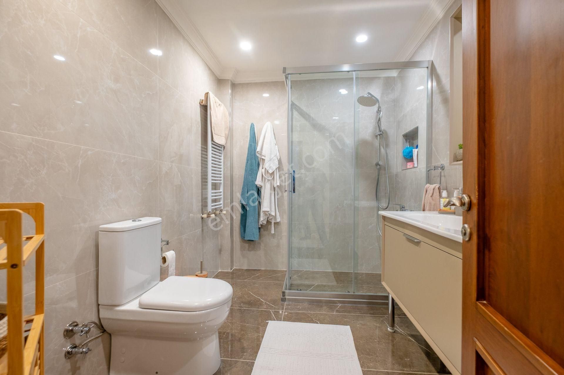 Florya Adakale Blg. Teraslı 4+1 220m2 Bakımlı Satılık Daire - Görsel 14