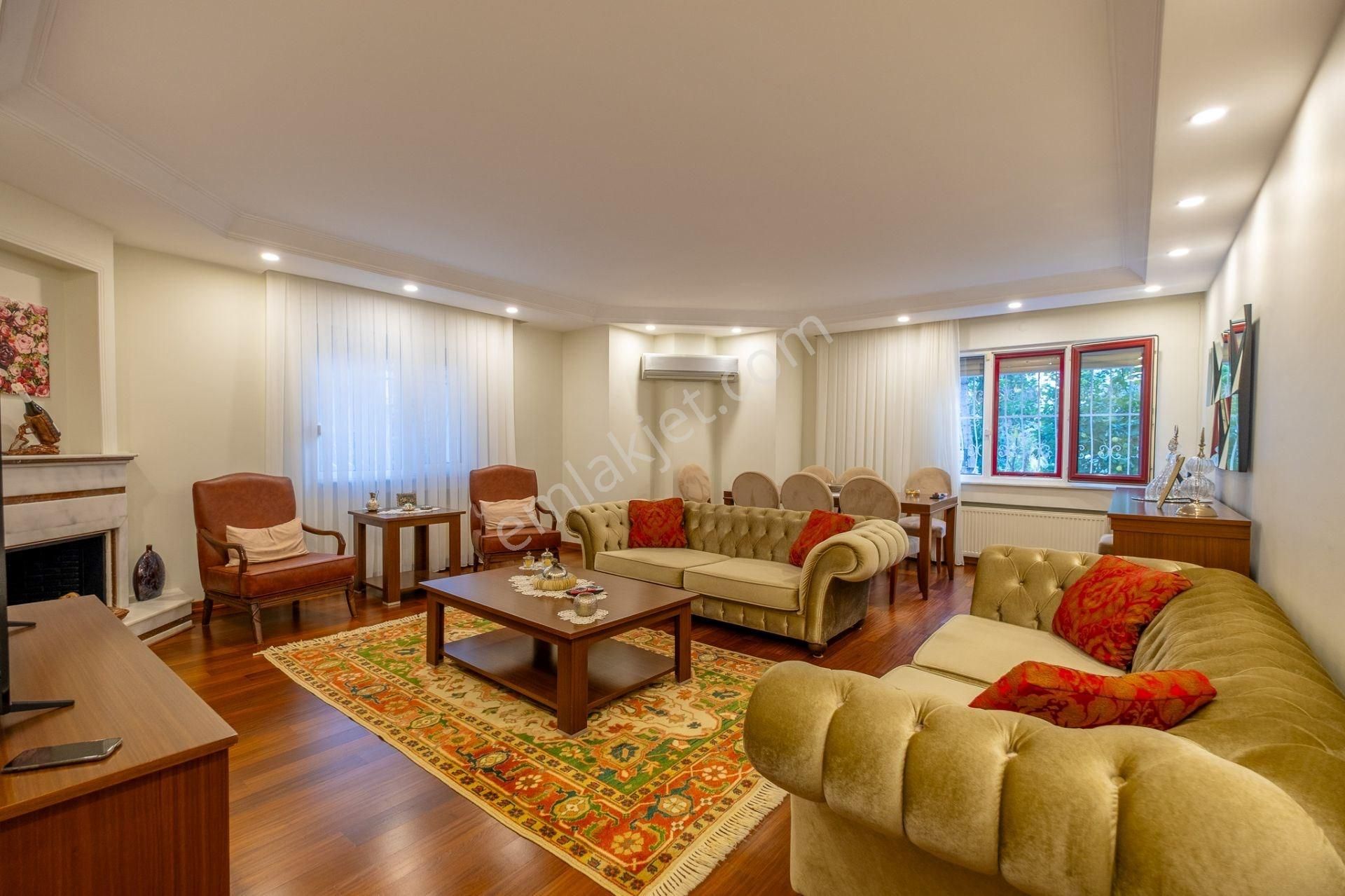 Florya Adakale Blg. Teraslı 4+1 220m2 Bakımlı Satılık Daire