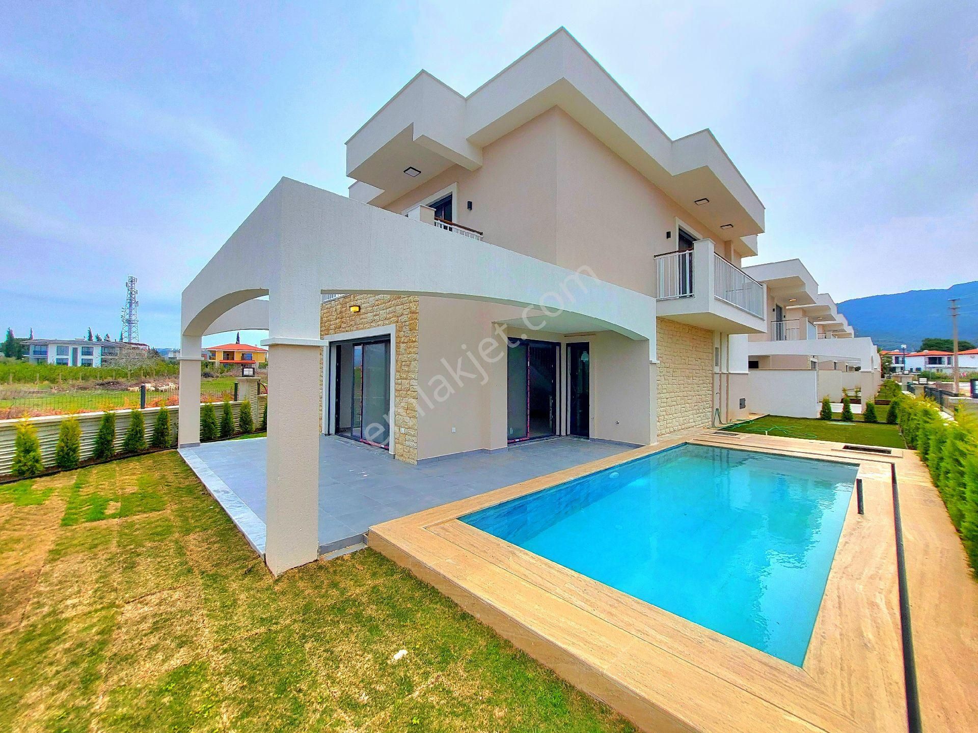 Davutlarda Özel Havuzlu Tek Müstakil 4+1 Sıfır Villa