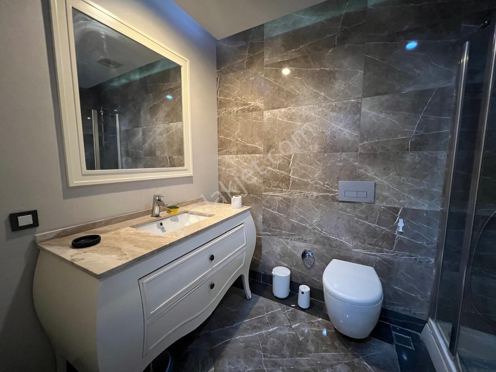 Kiptaş Venezia Mega'da Satılık 2+1 Balkonlu Kapalı Mutfak Daire - Görsel 7