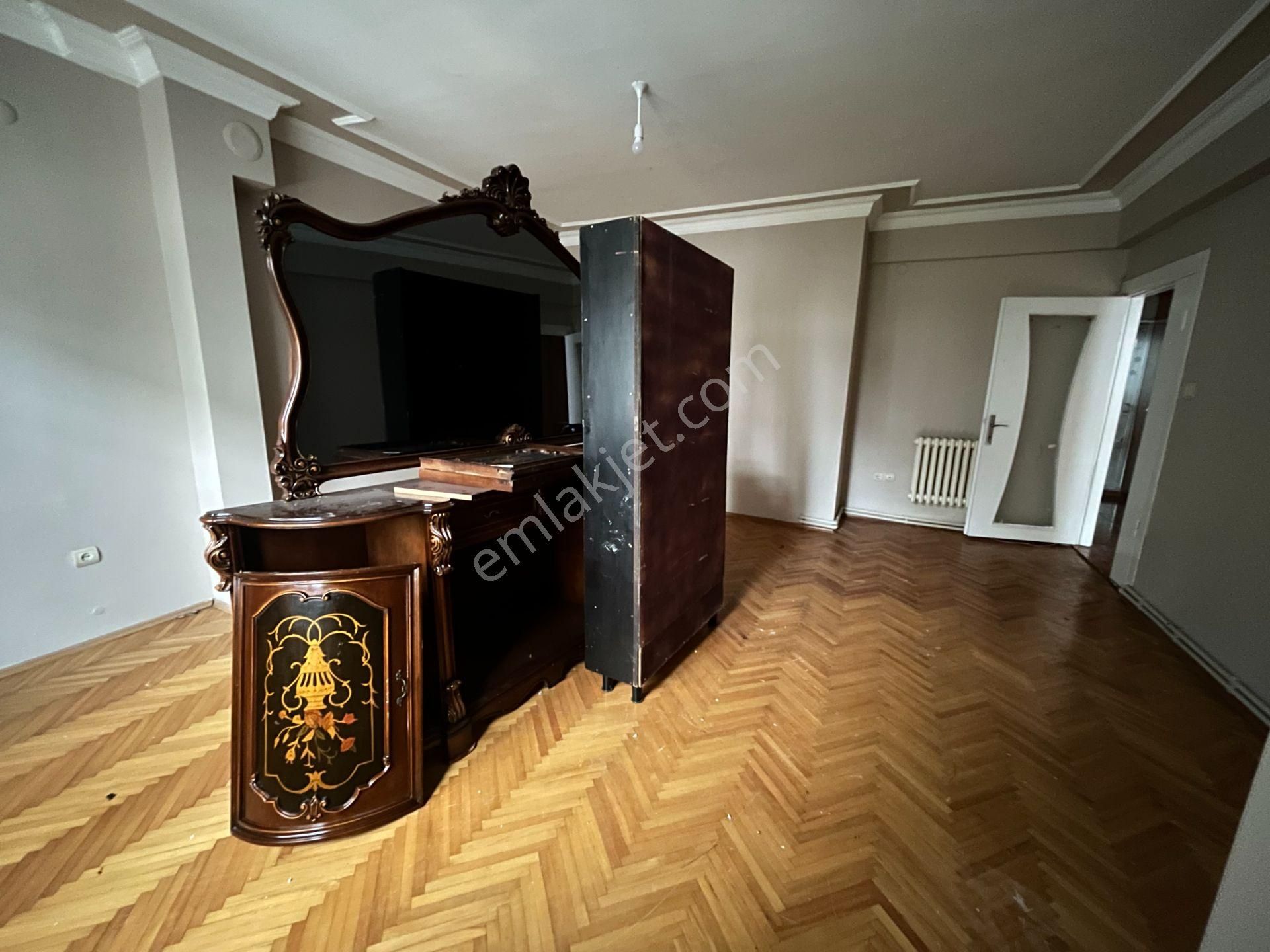 Büyükçekmece Fatih Mah İçi Yapılı Temiz Merkezi Geniş 3+1 Kiralık Daire - Görsel 24