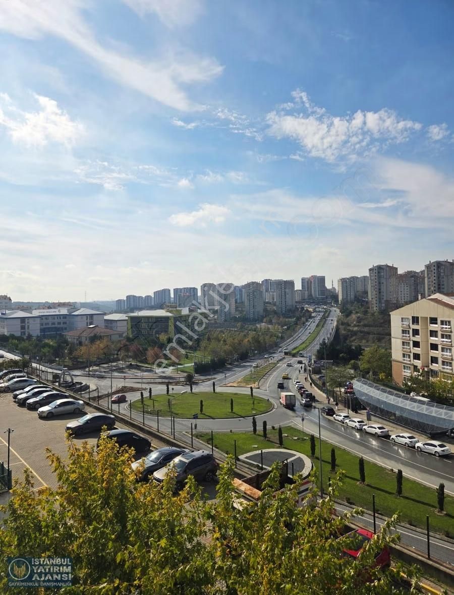 Fırsat-kayaşehir 15.bölge Ara Kat Metroya 2dk Mesafede Boşşş 3+1