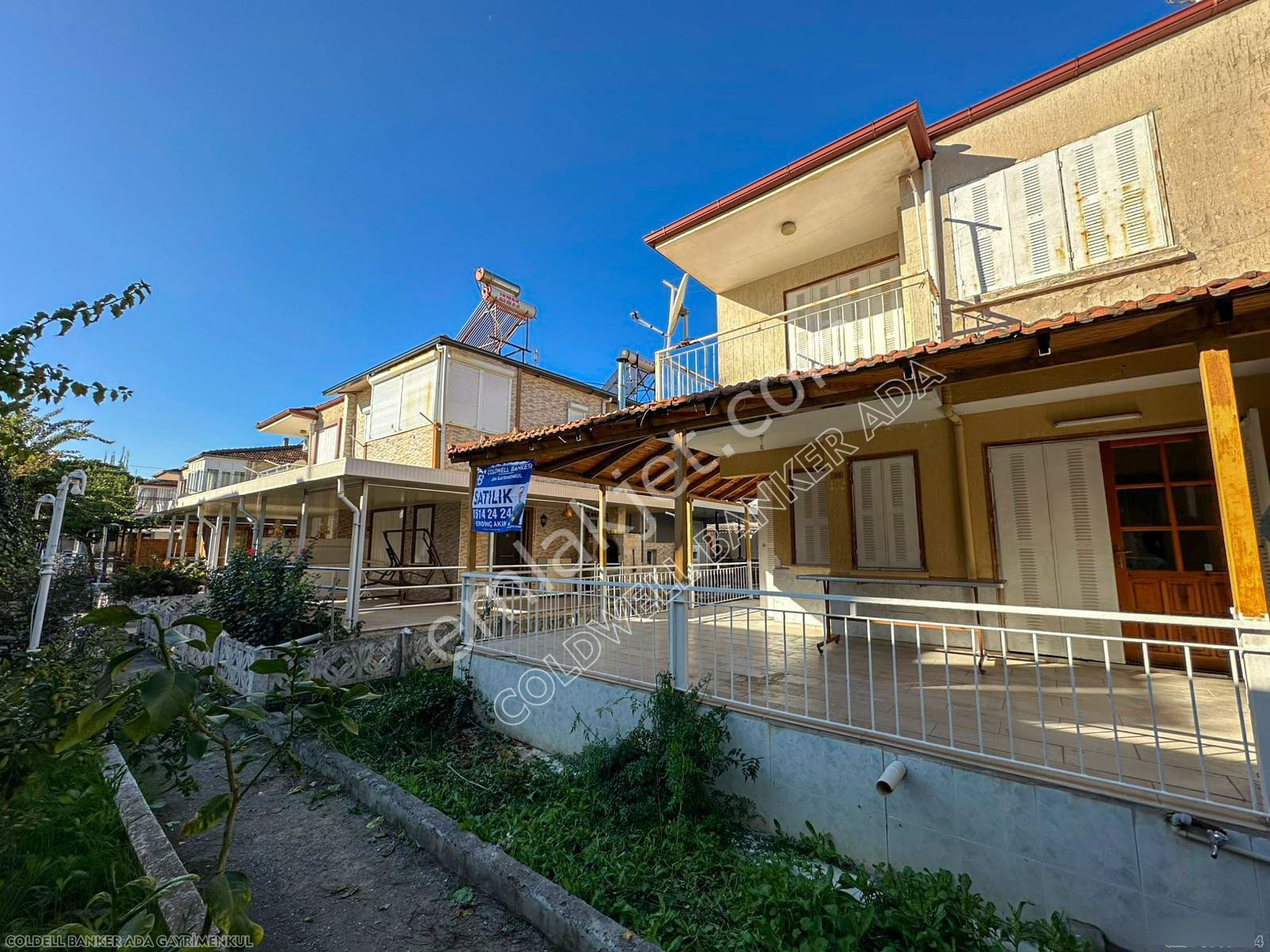 Kuşadası Sahil Siteleri Bölgesinde Denize Yürüme Mesafesinde 2+1 Villa