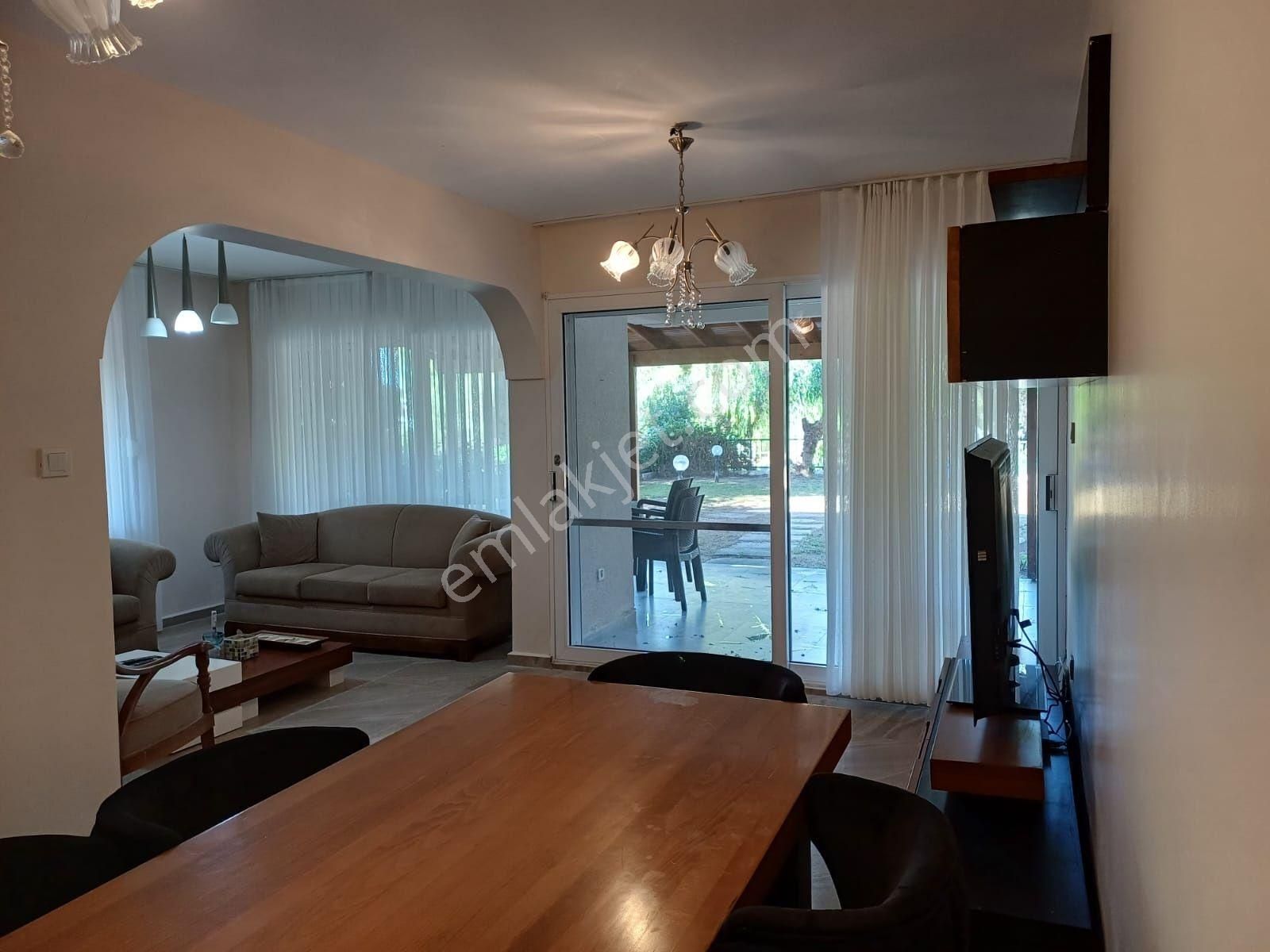 Çeşme Boyalık 5 Oda 2 Banyo Denize Plaja 200 M Sezonda Kiralık - Görsel 5