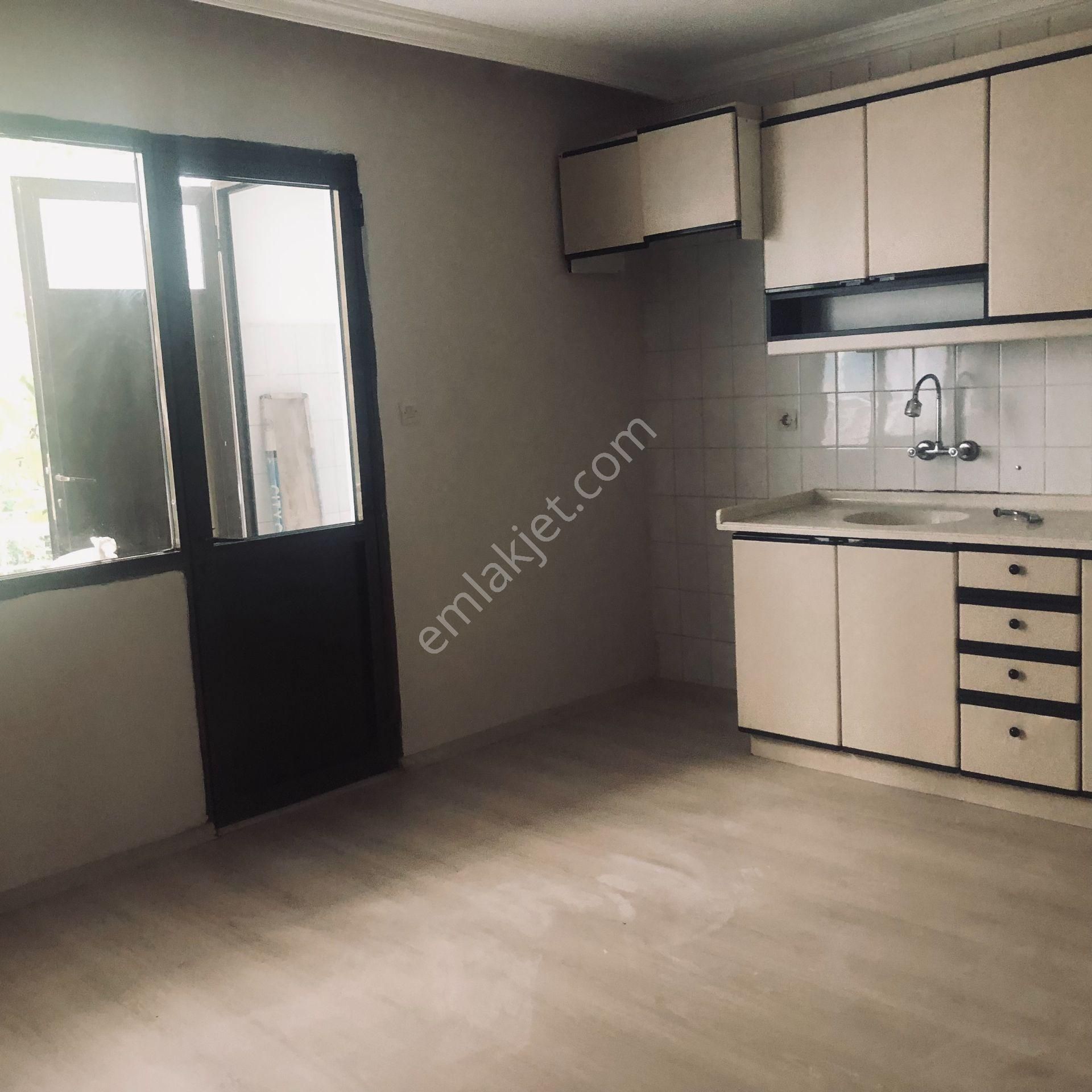 Karşıyaka Yalı Mahallesinde Kiralık 2+1 Ara Kat Daire - Görsel 6