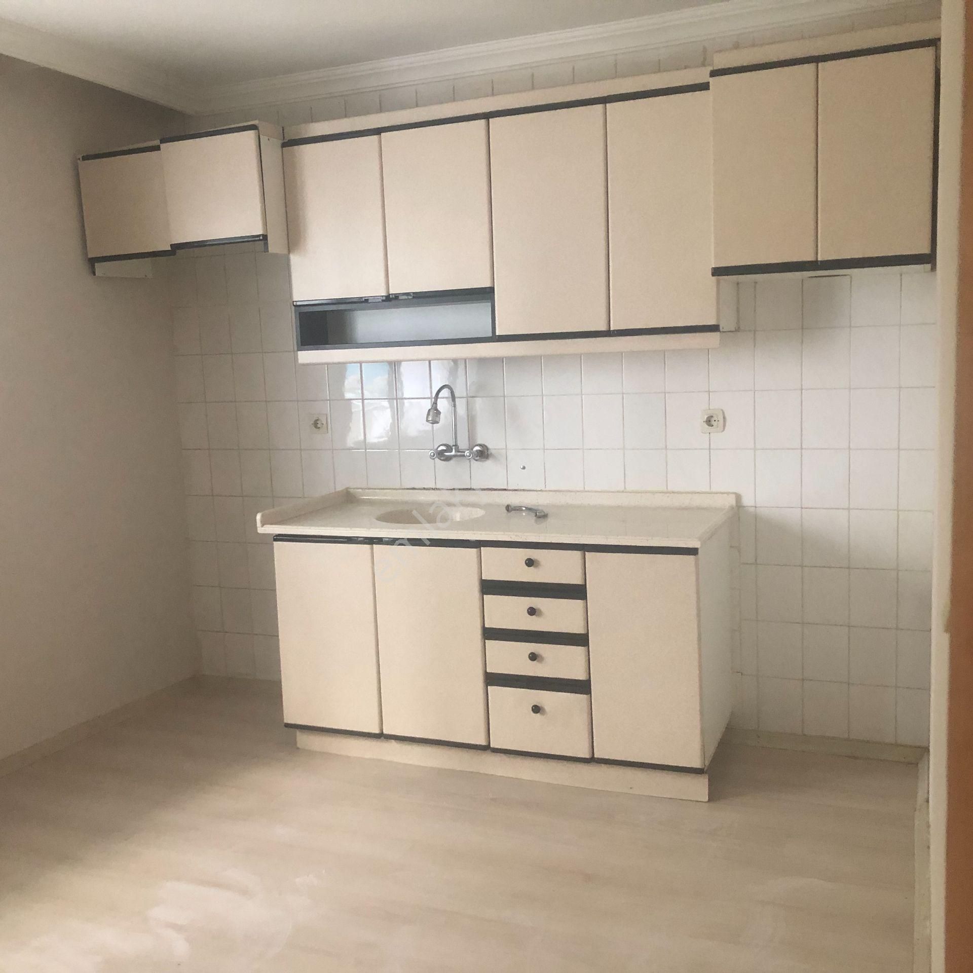 Karşıyaka Yalı Mahallesinde Kiralık 2+1 Ara Kat Daire - Görsel 32