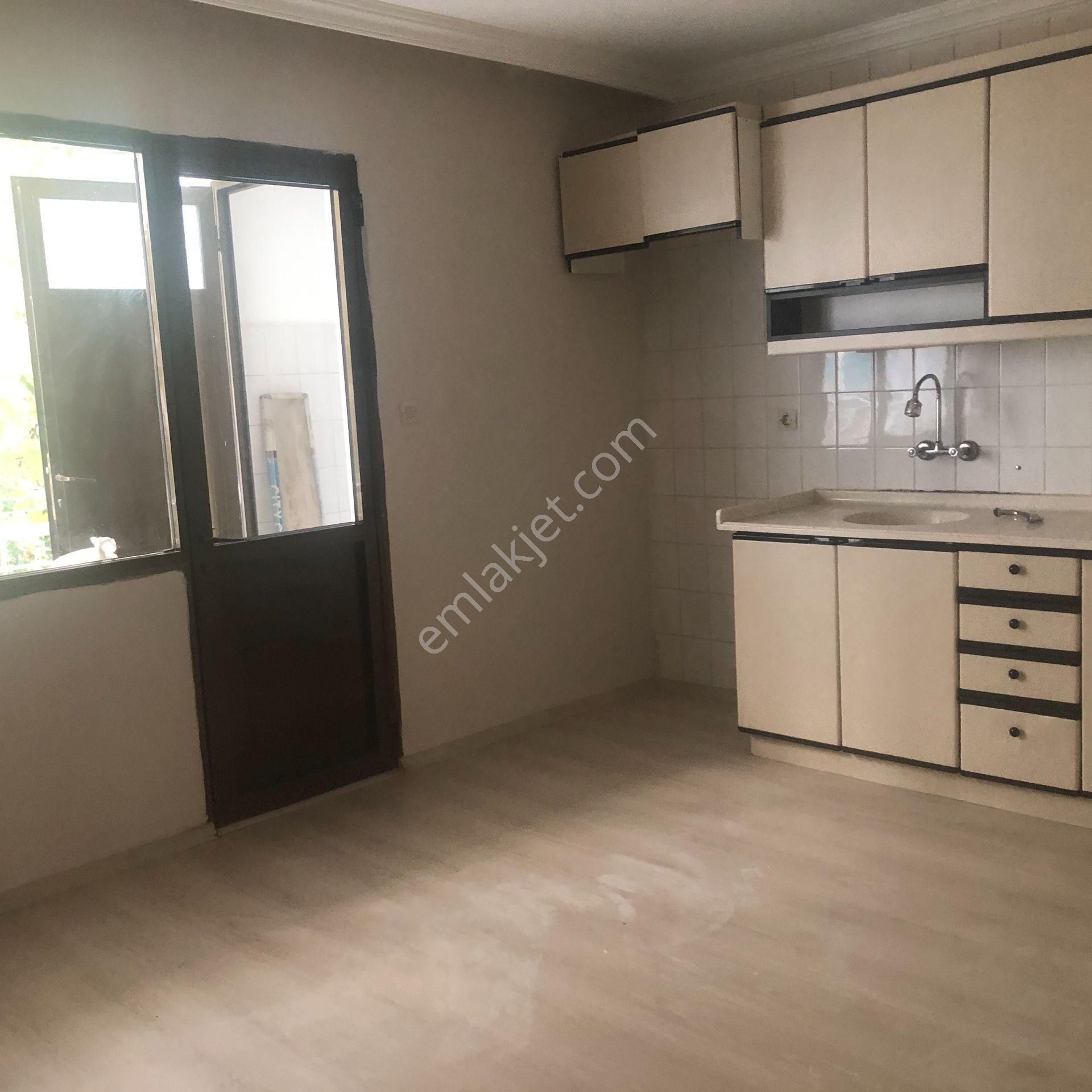 Karşıyaka Yalı Mahallesinde Kiralık 2+1 Ara Kat Daire - Görsel 5