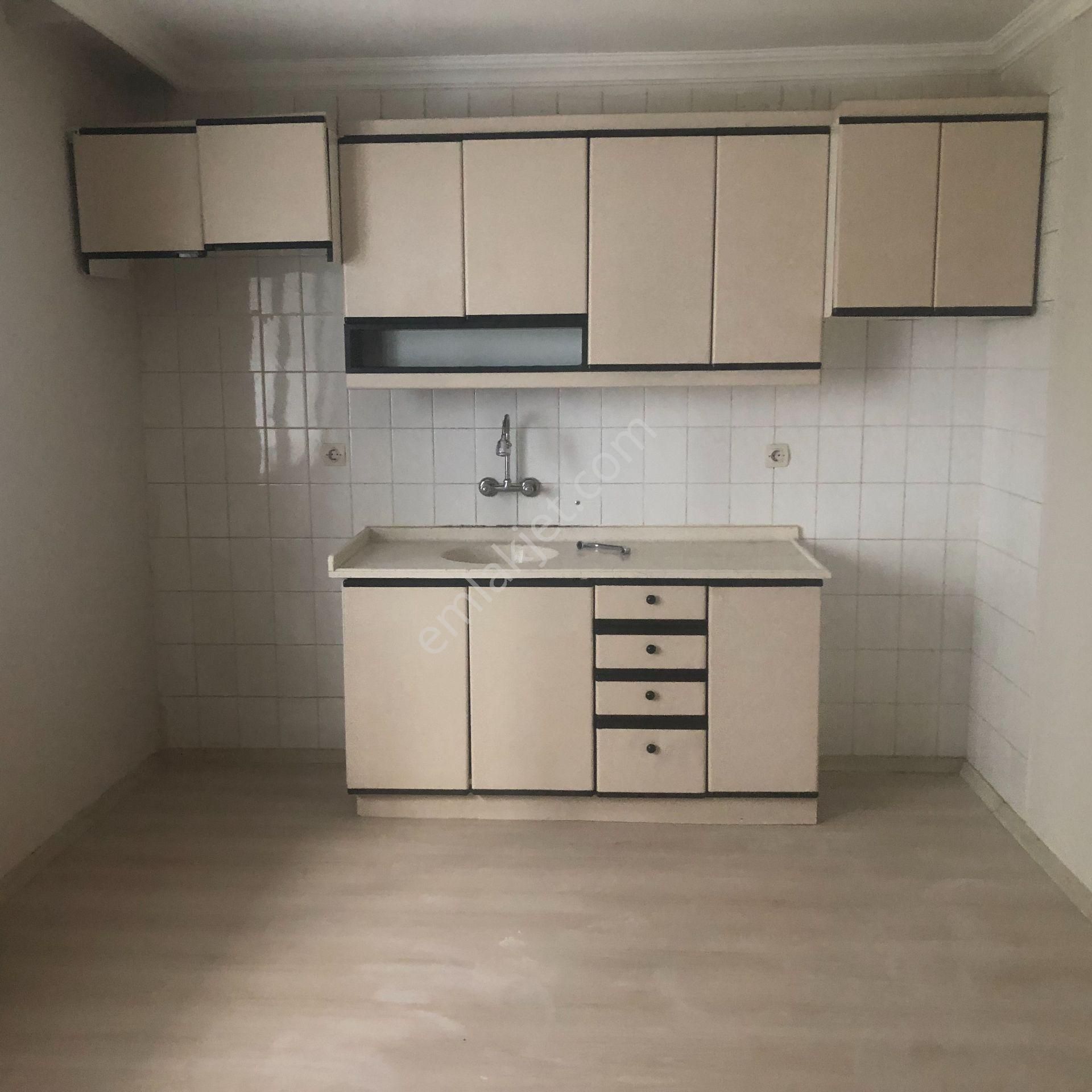 Karşıyaka Yalı Mahallesinde Kiralık 2+1 Ara Kat Daire - Görsel 24