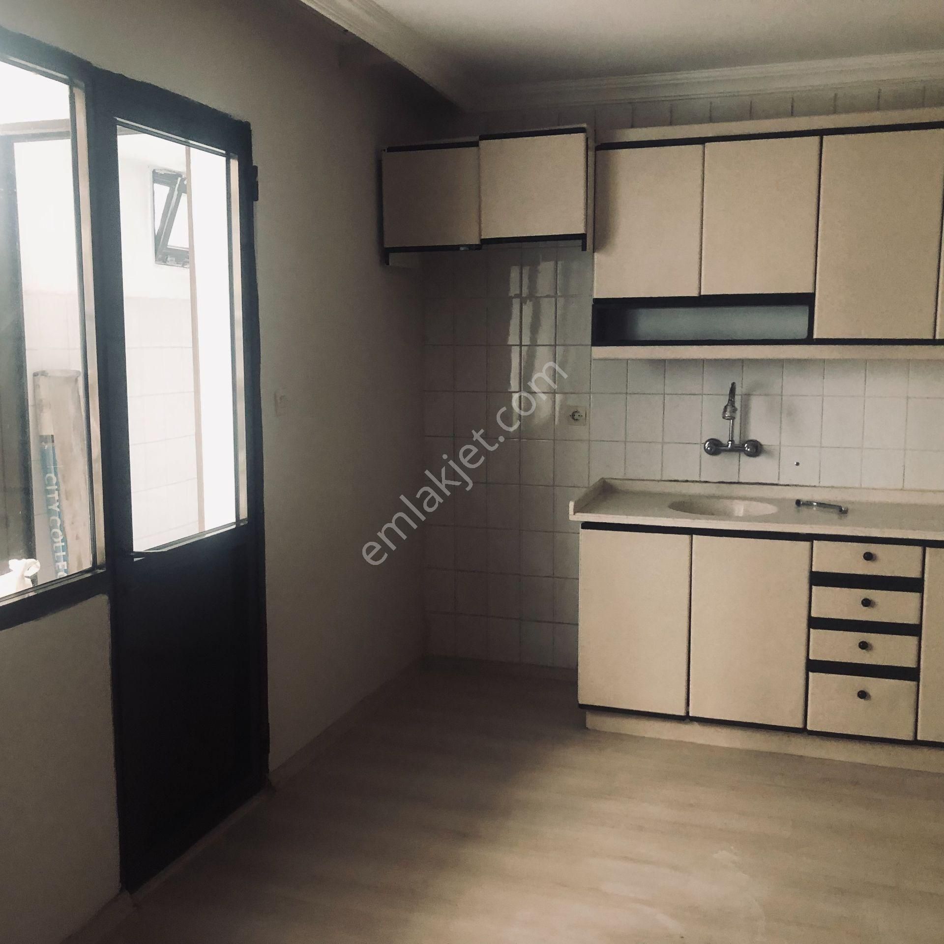 Karşıyaka Yalı Mahallesinde Kiralık 2+1 Ara Kat Daire - Görsel 28