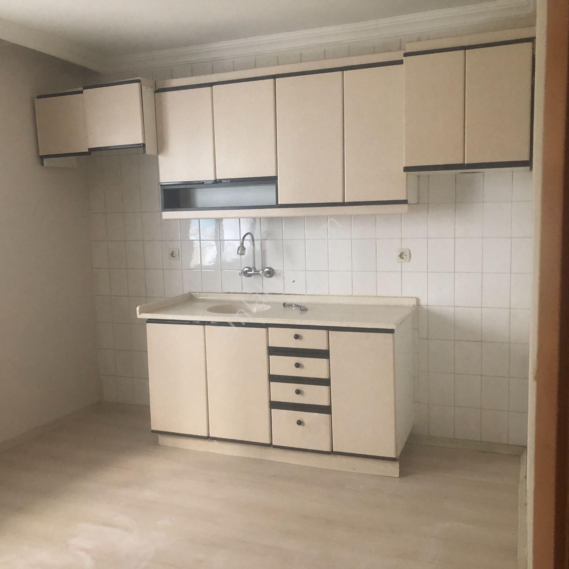 Karşıyaka Yalı Mahallesinde Kiralık 2+1 Ara Kat Daire - Görsel 18