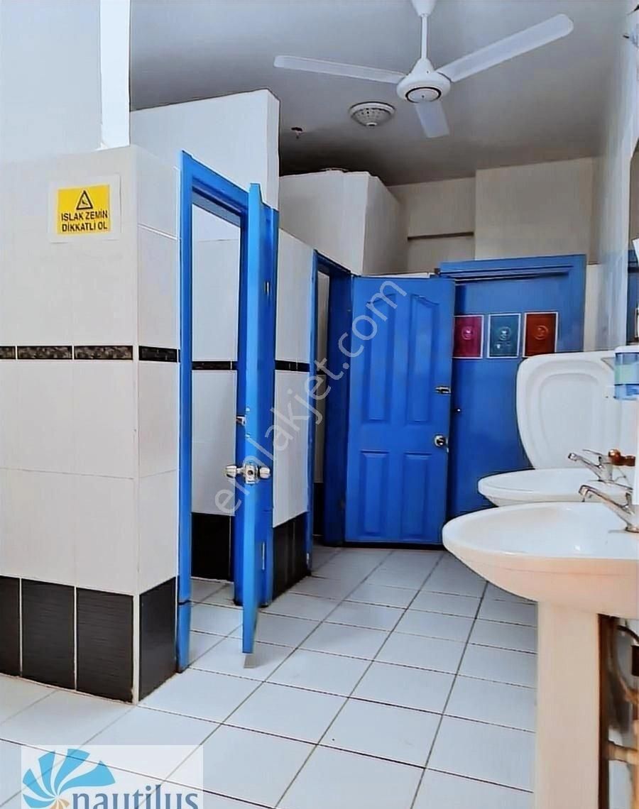 Beylikdüzü Kavaklı İskanlı Ruhsatlı Satılık Komple Bina - Görsel 2