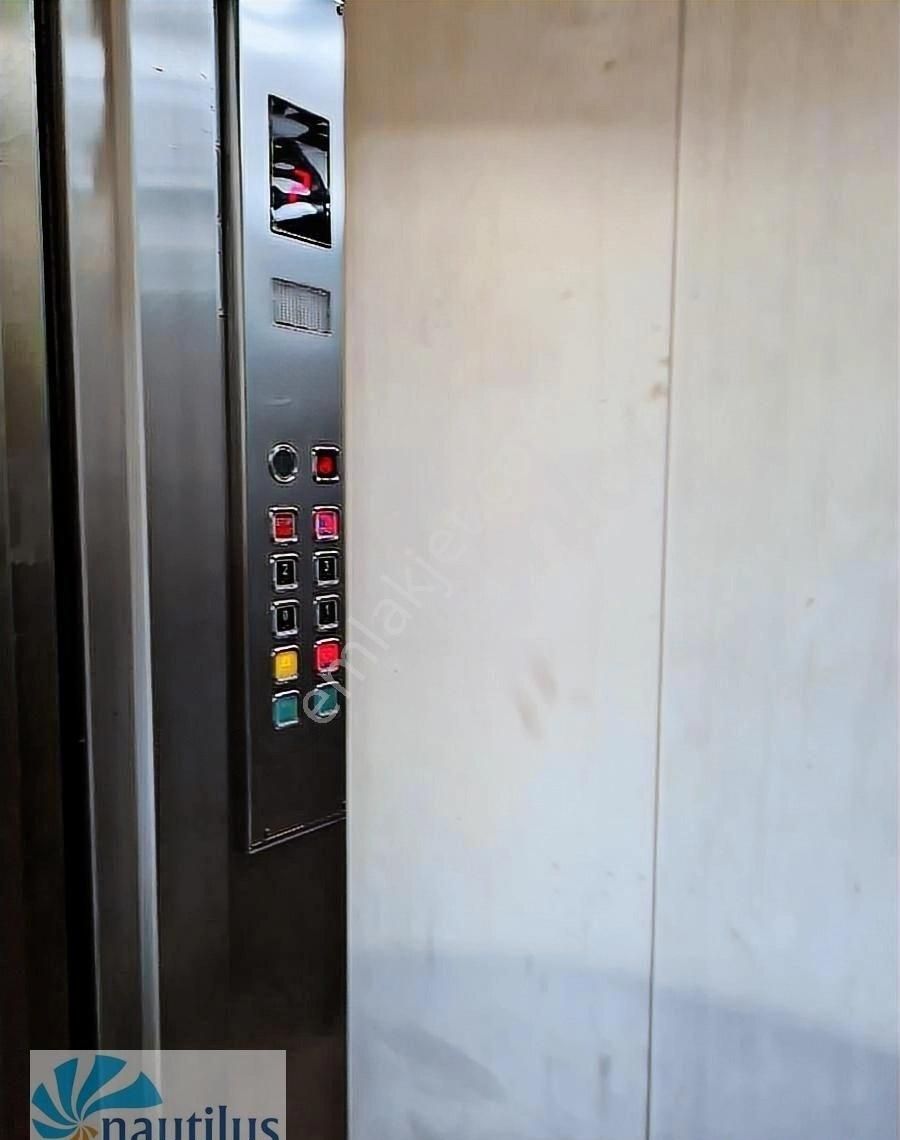 Beylikdüzü Kavaklı İskanlı Ruhsatlı Satılık Komple Bina - Görsel 9