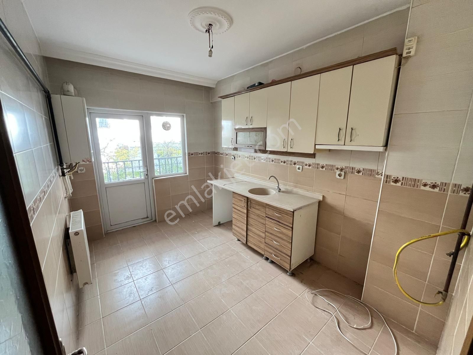 Karapürçek K.villa Yakın 2+1..yüksek.giriş.ön.cephe.kombili..kök.tapu.krefiye - Görsel 6