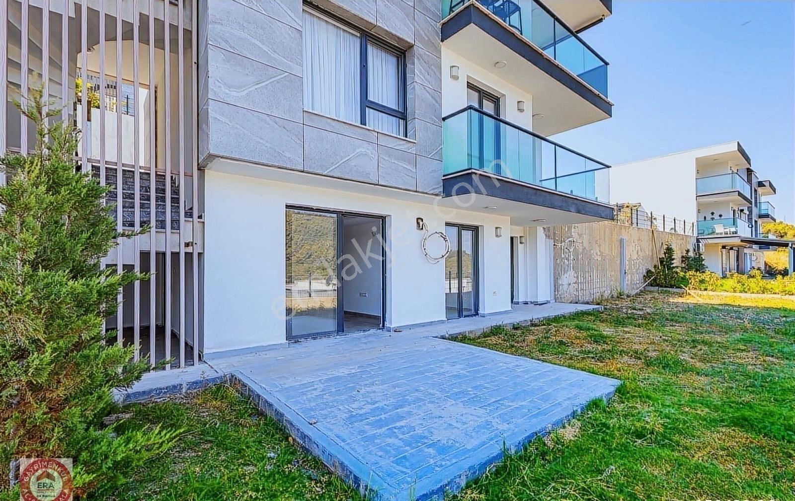 Adabükü'nde 2+1 Geniş Bahçeli, Plajlı, Yeni Site, Yeni Daire